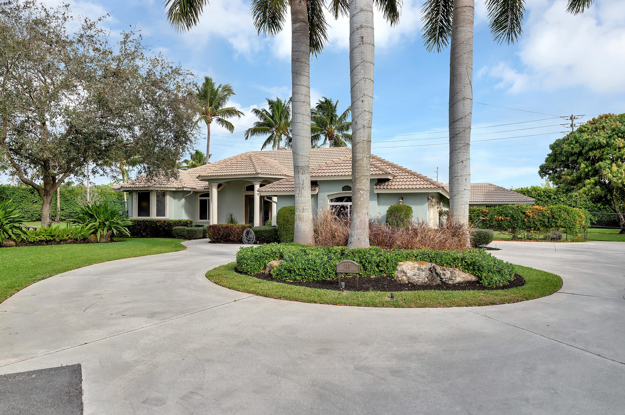 117 Westwood Ct, Lake Worth, FL 33462