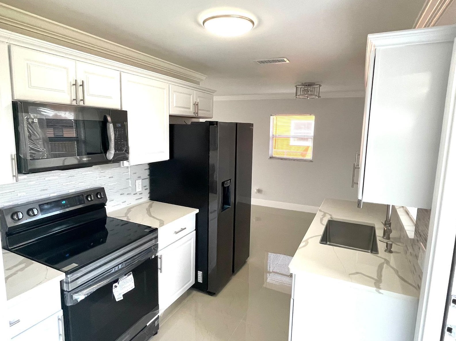 316 W 5th Terrace, Pahokee, FL 33476