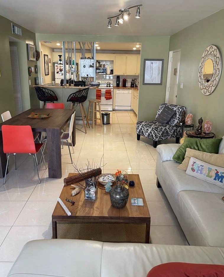 8101 Byron Ave #412, Miami, FL 33141