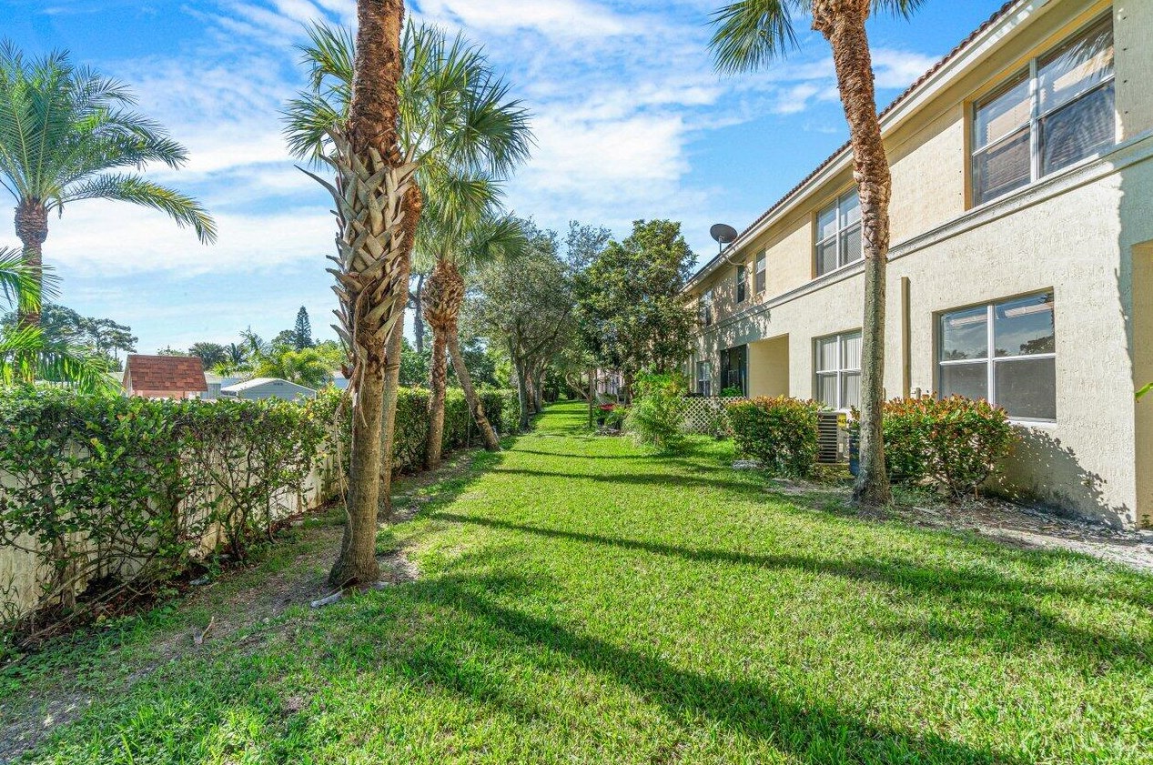 204 Seminole Palms Dr, Lake Worth FL 33463-4249 exterior