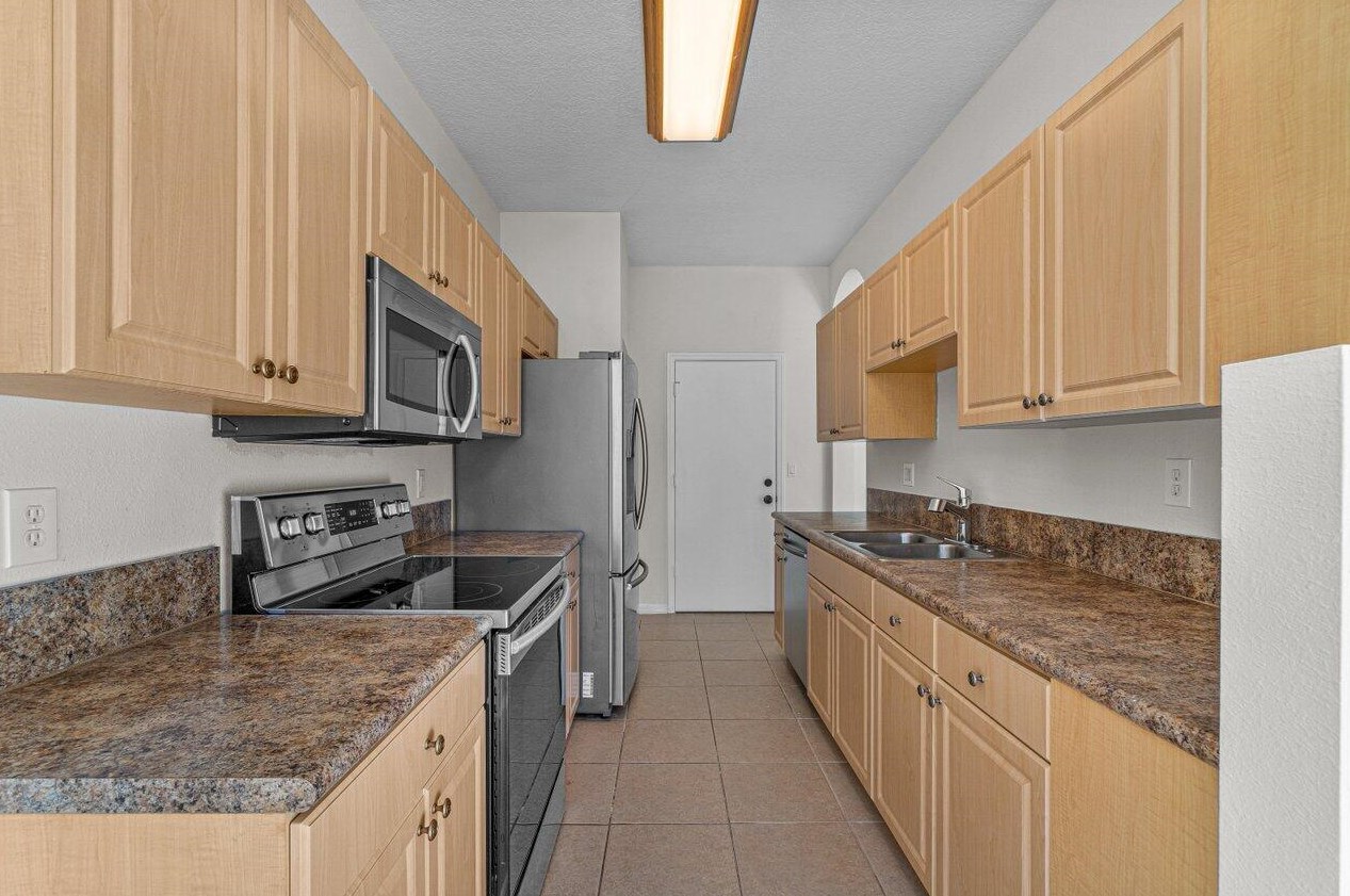 204 Seminole Palms Dr, Lake Worth FL 33463-4249 exterior