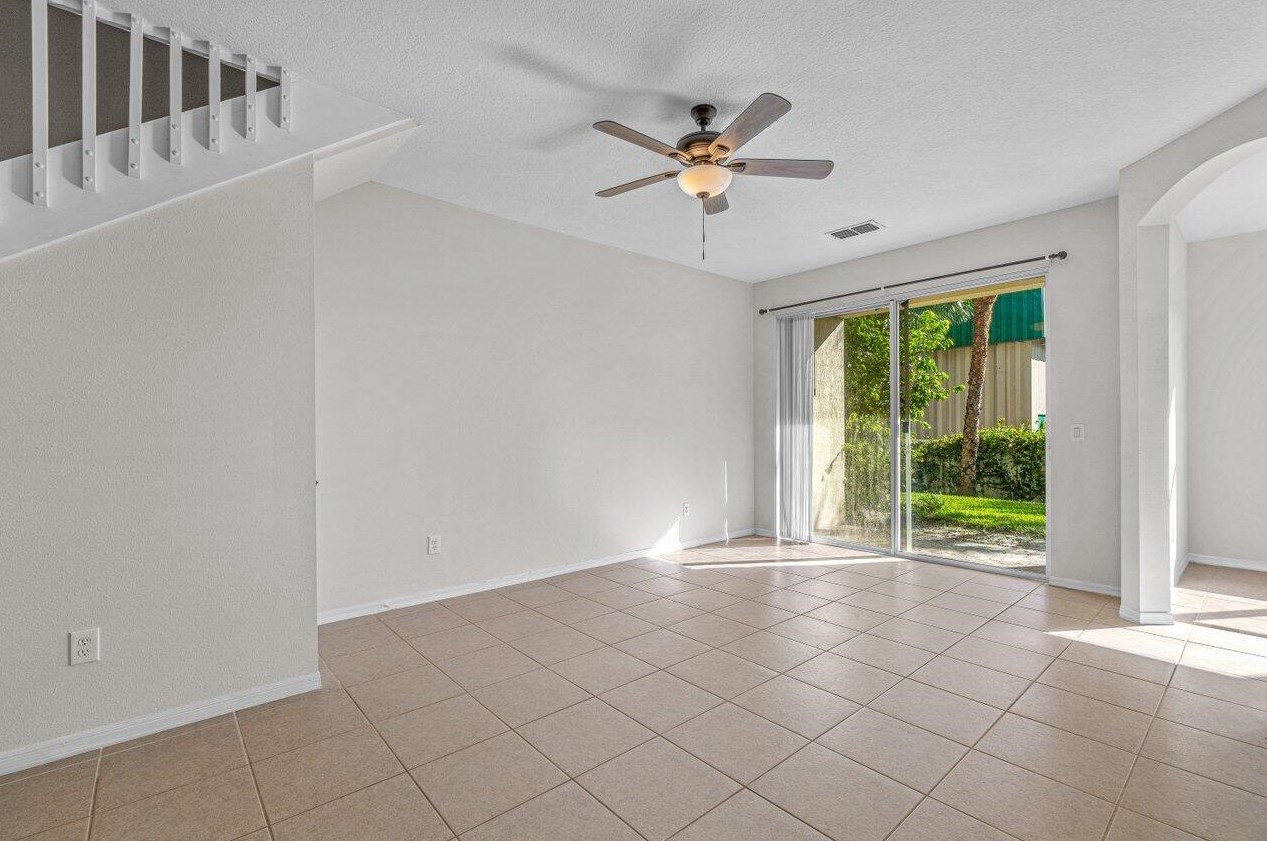 204 Seminole Palms Dr, Lake Worth FL 33463-4249 exterior