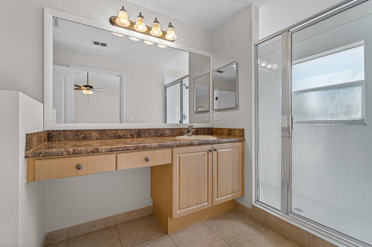 204 Seminole Palms Dr, Lake Worth FL 33463-4249 exterior