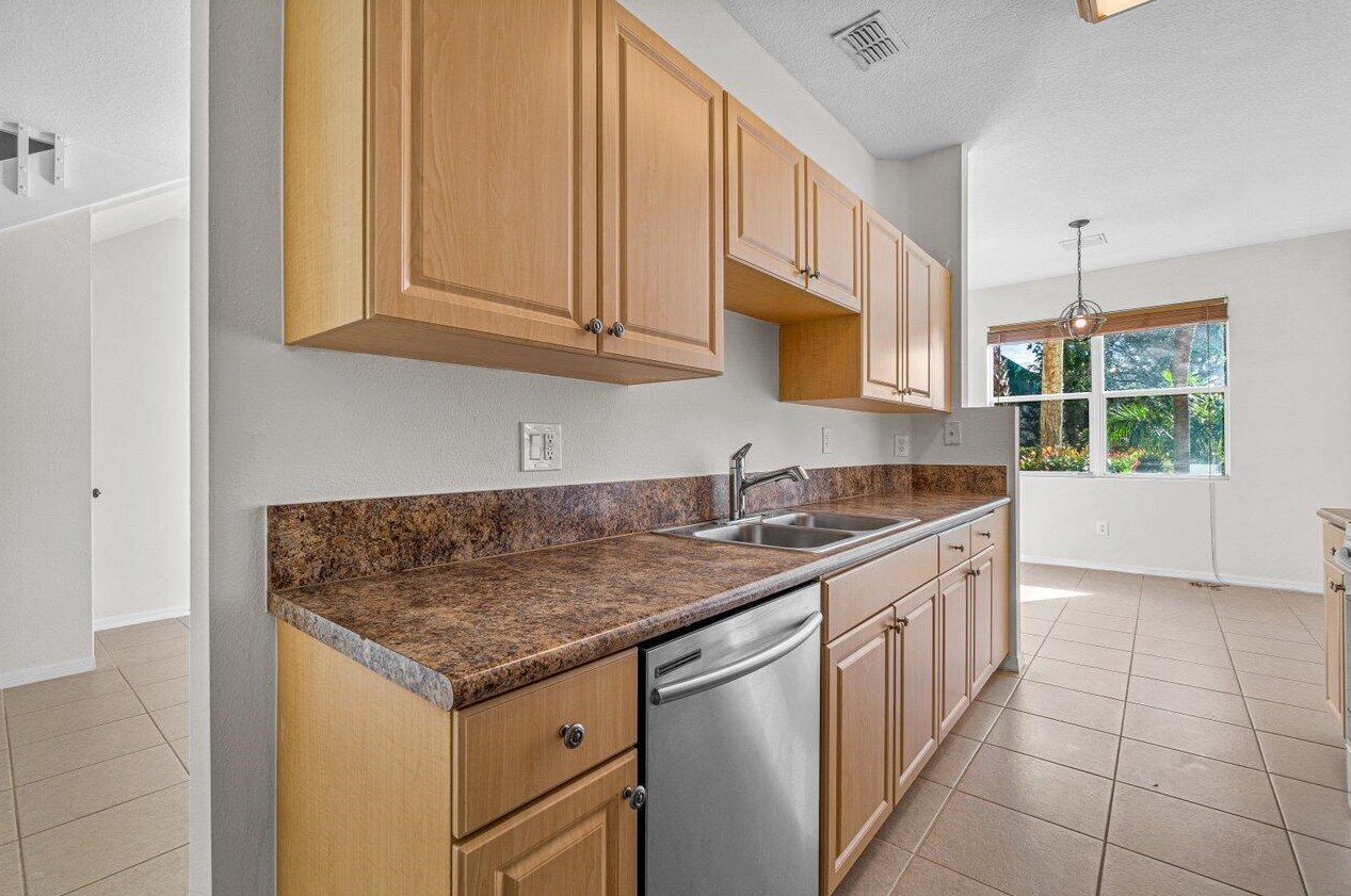 204 Seminole Palms Dr, Lake Worth FL 33463-4249 exterior