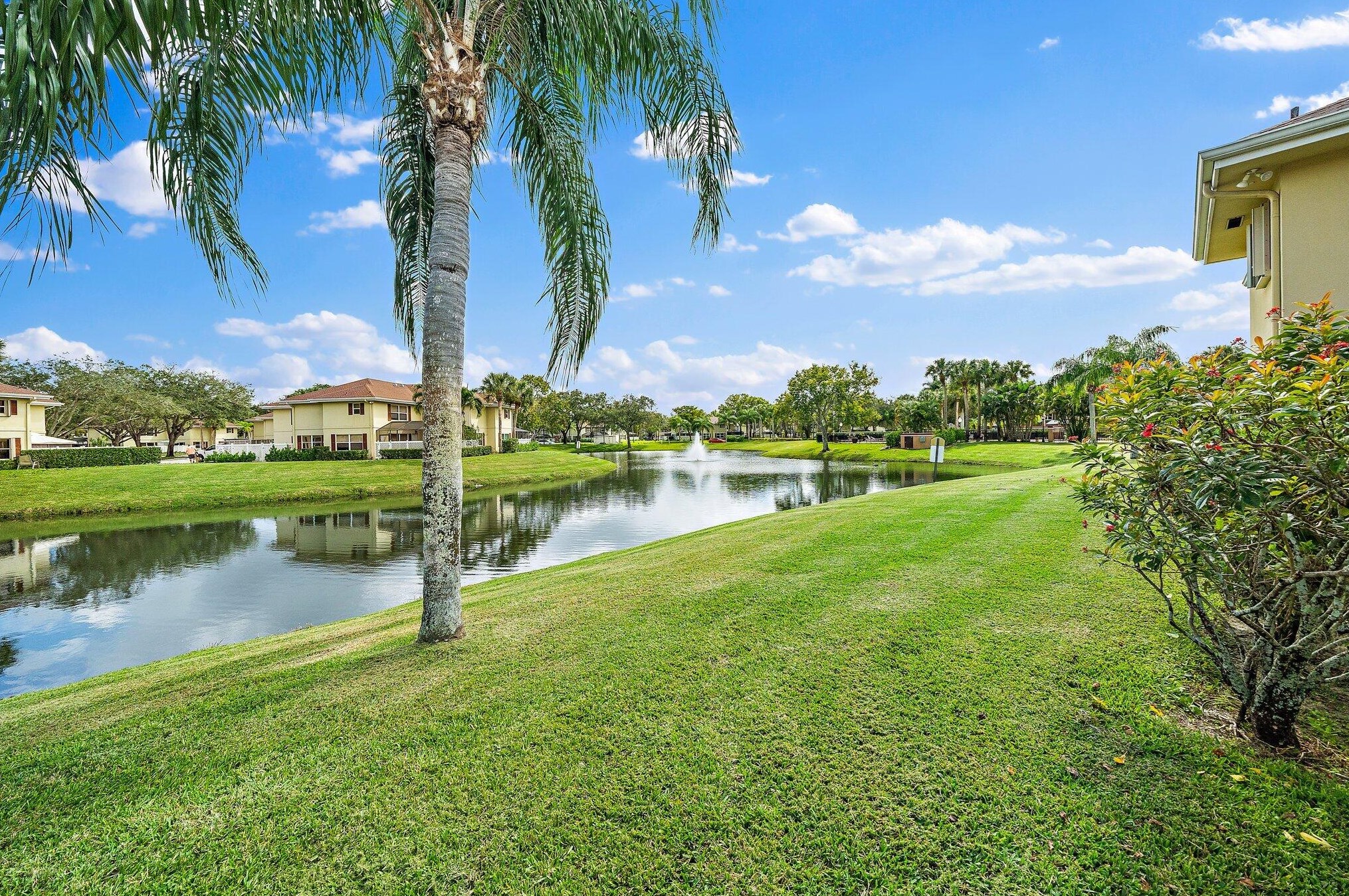 14 Amherst Ct #b, West Palm Beach, FL