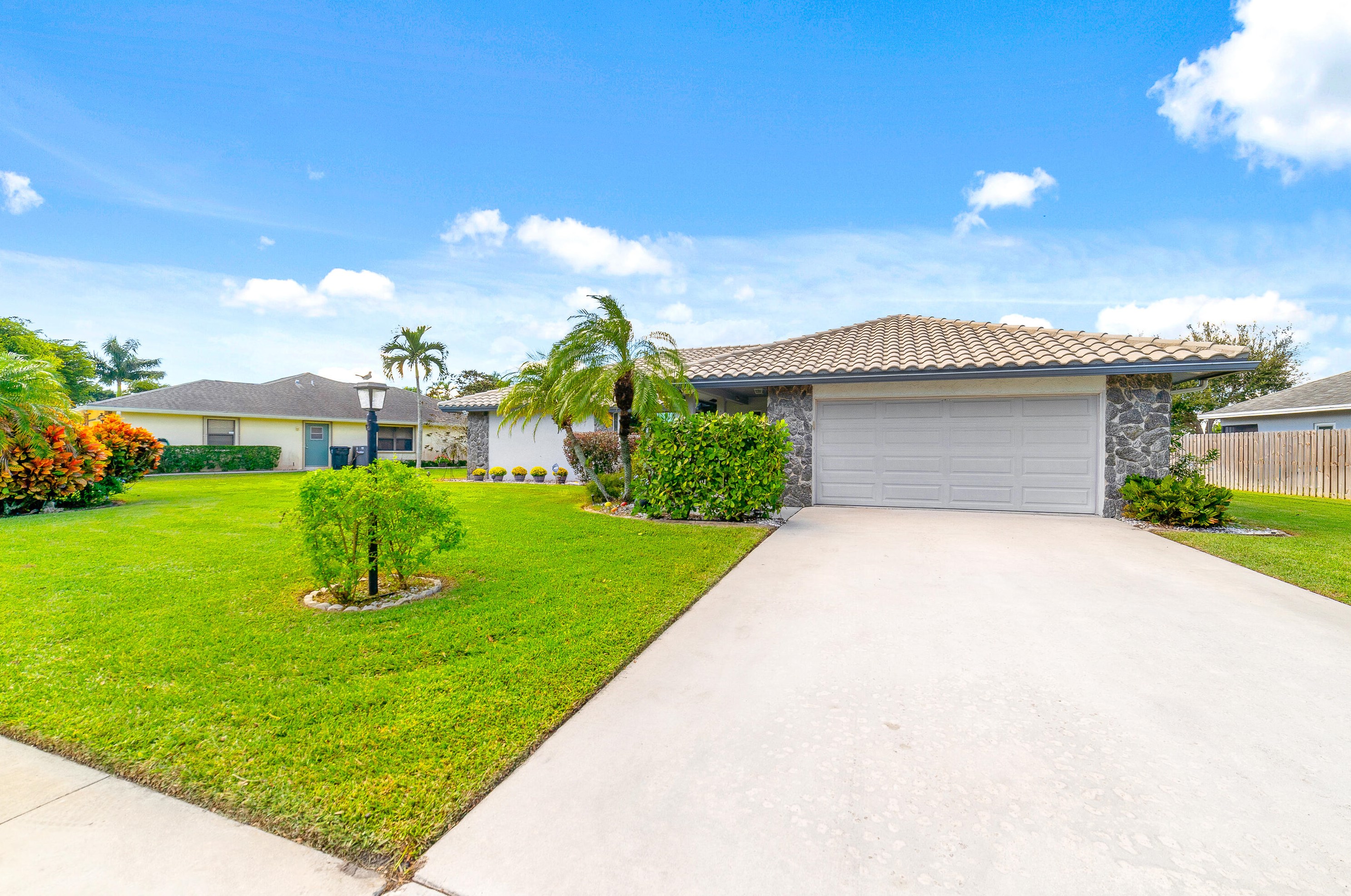 7407 Hazelwood Cir, Lake Worth, FL 33467-6528