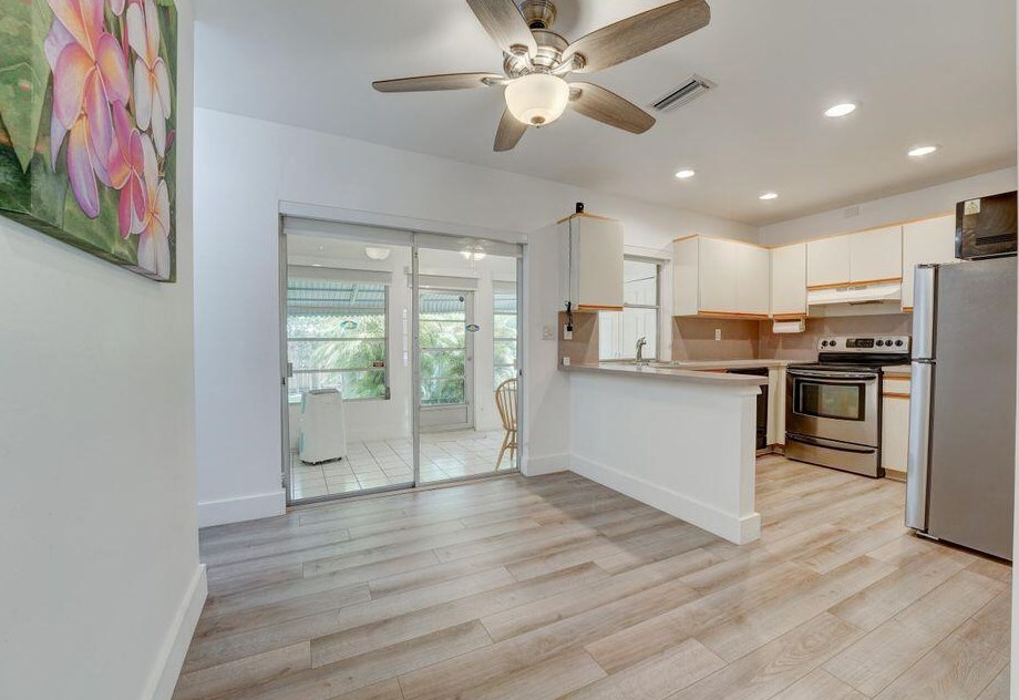 824 Golf Dr, Hollywood, FL 33021-6144