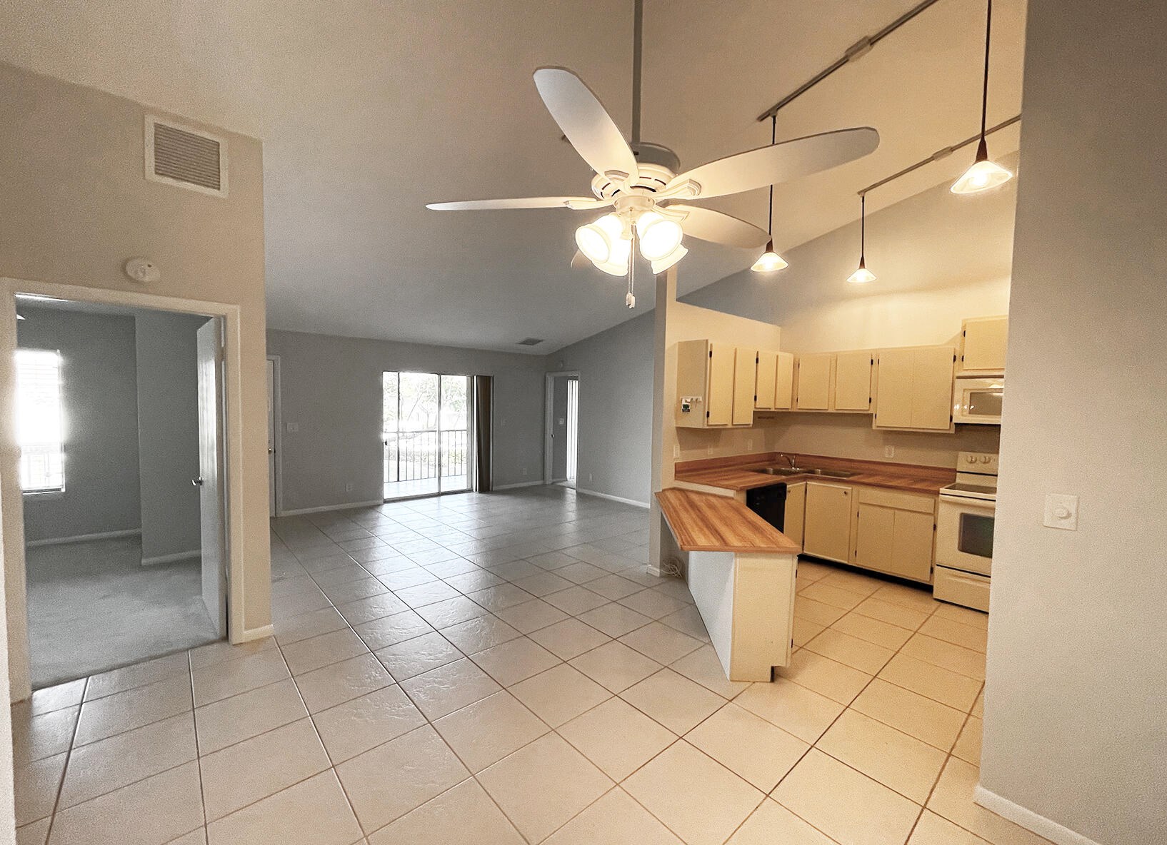 6572 Chasewood Dr Apt E, Jupiter, FL