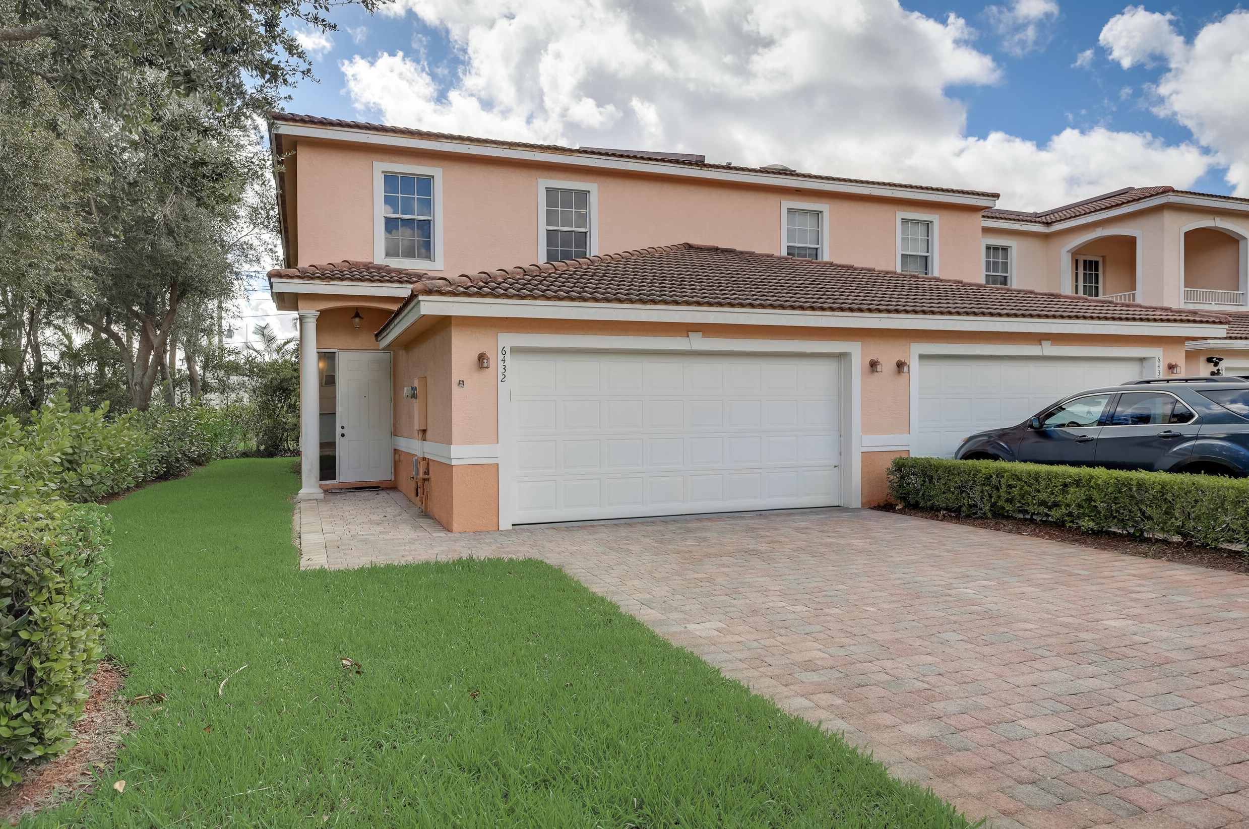 6432 Azura Lake Rd, Lake Worth, FL 33463-9354