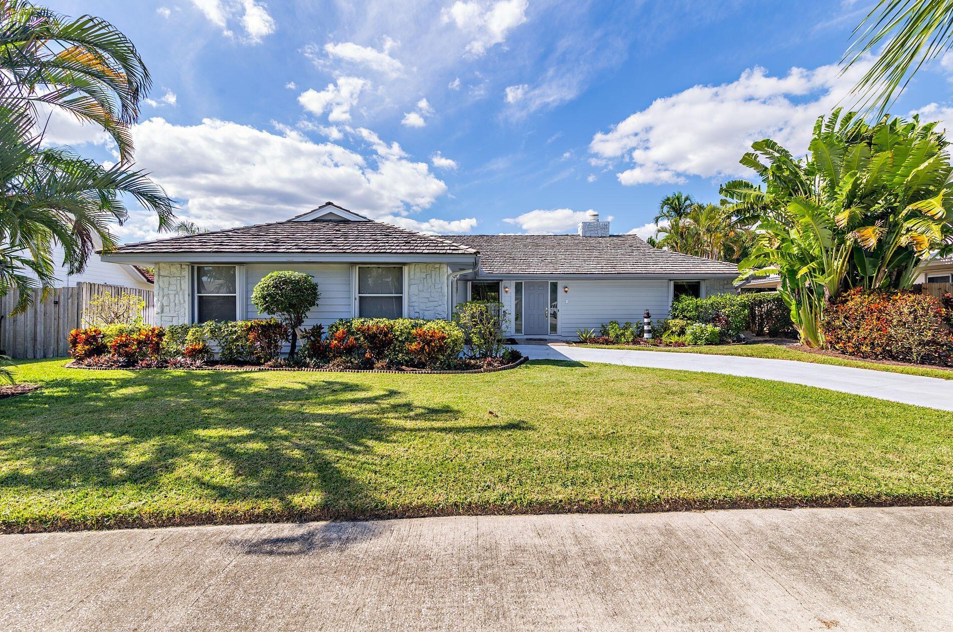 63 Hickory Hill Rd, Jupiter, FL 33469-2125