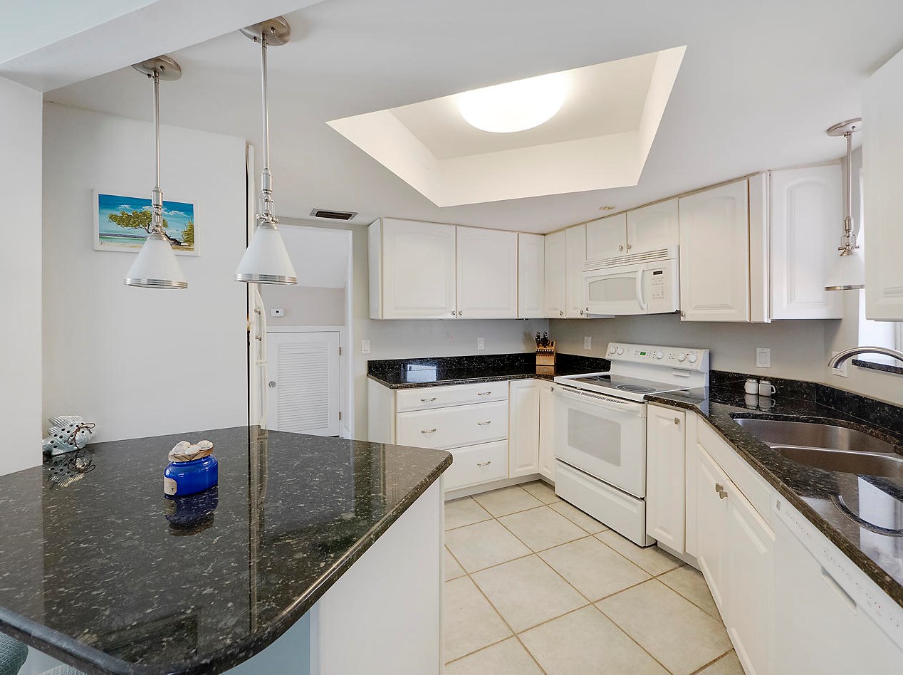 274 Seabreeze Cir, Jupiter, FL 33477