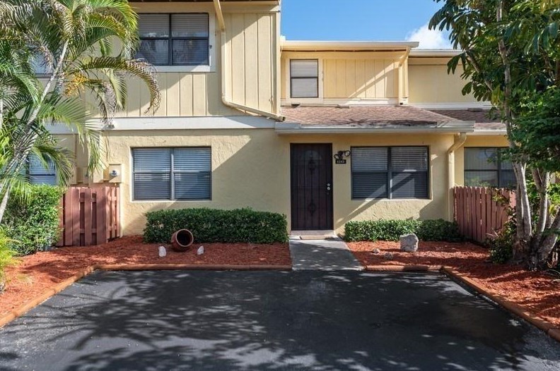 5343 Tennis Ln, Delray Beach, FL 33484