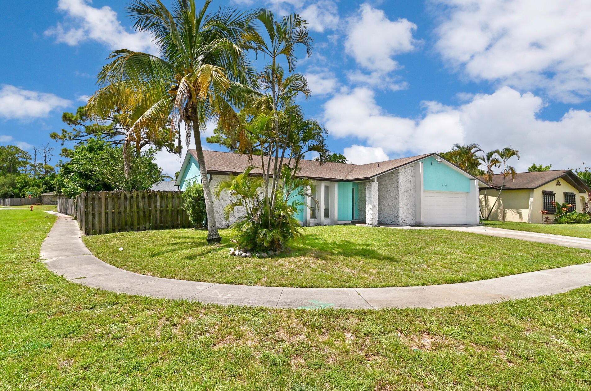 6306 Saxon Blvd, West Palm Beach, FL 33417