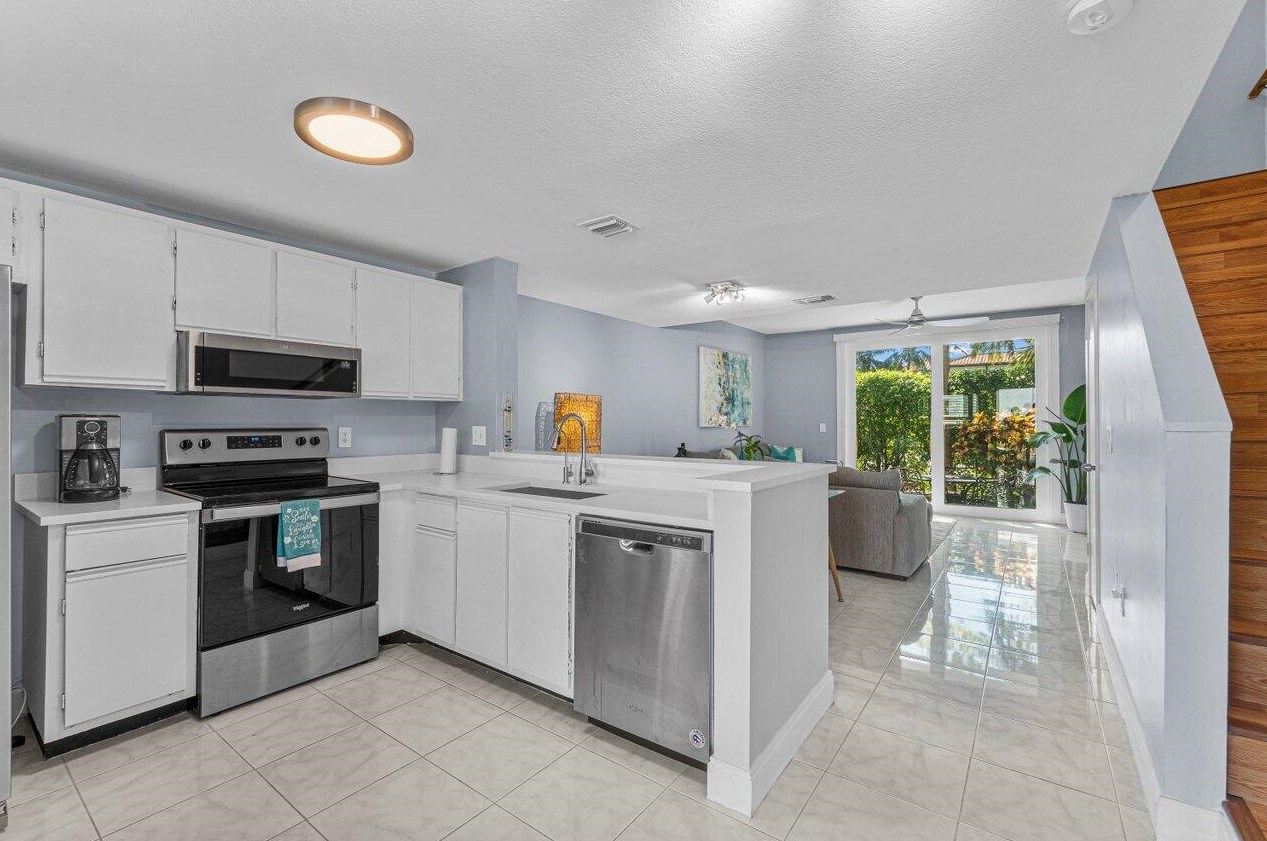 980 Jeffery St, Boca Raton, FL 33487