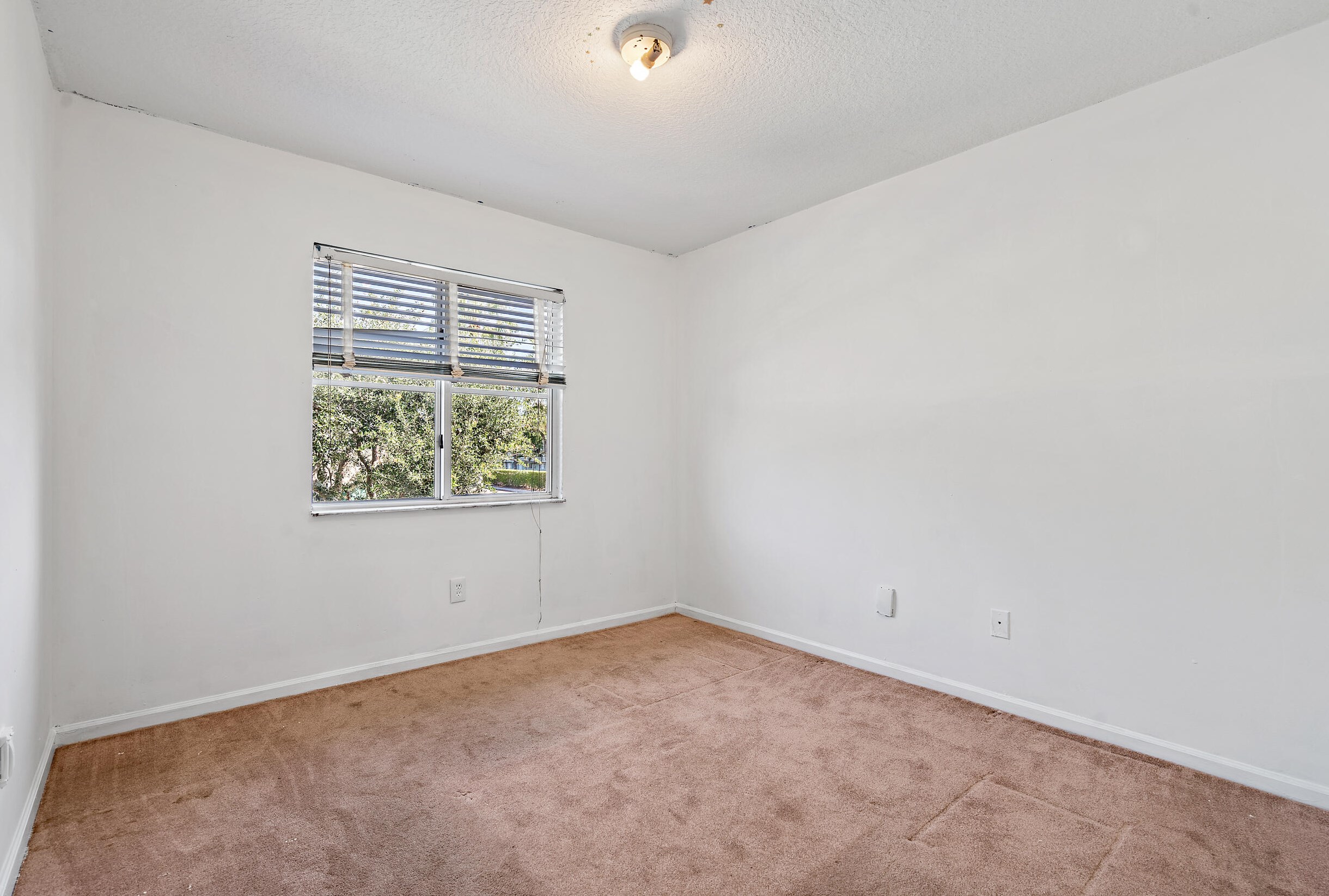 148 Palm Villas Way, Lake Worth FL 33461-1086 exterior