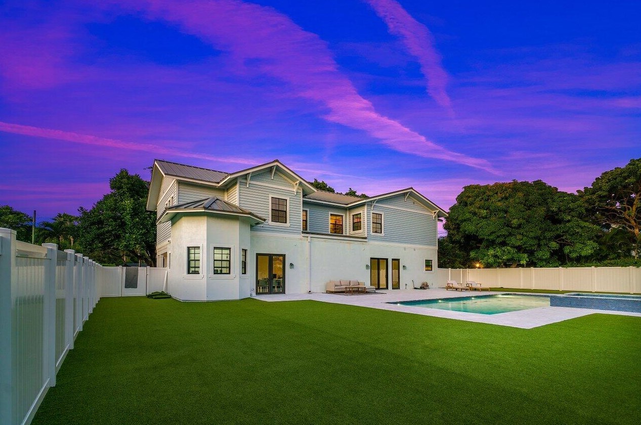 600 Chapel Hill Blvd, Boynton Beach FL  33435-8107 exterior