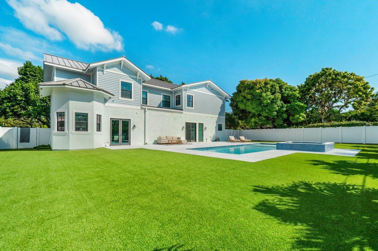 600 Chapel Hill Blvd, Boynton Beach FL  33435-8107 exterior