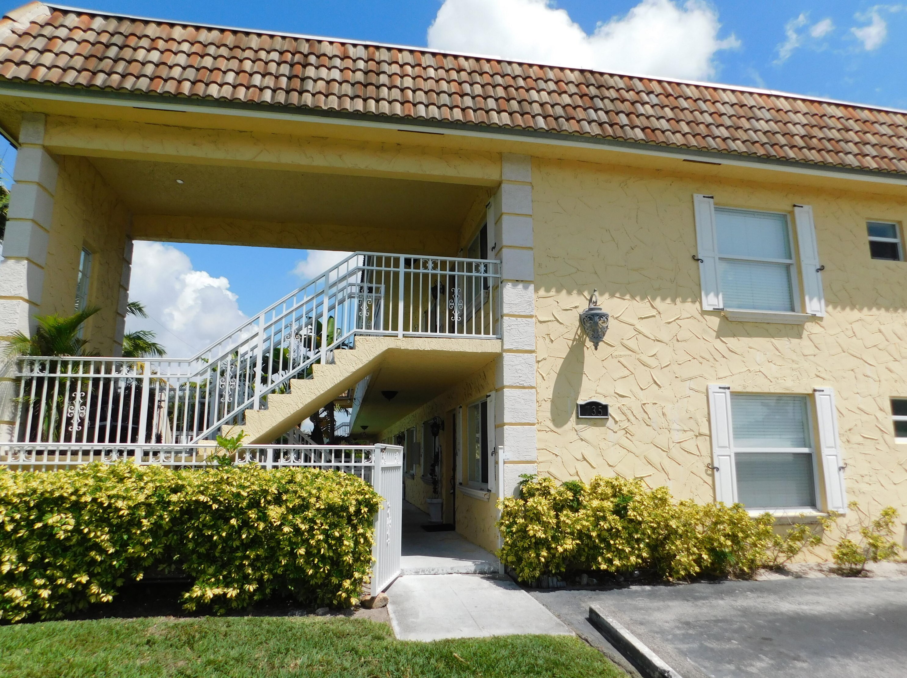 735 Hummingbird Way #204, West Palm Beach, FL 33408