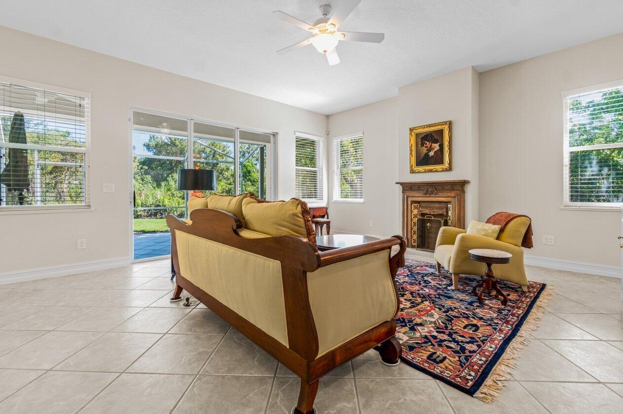 7762 Mammoth Dr, Hobe Sound, FL 33455-7895