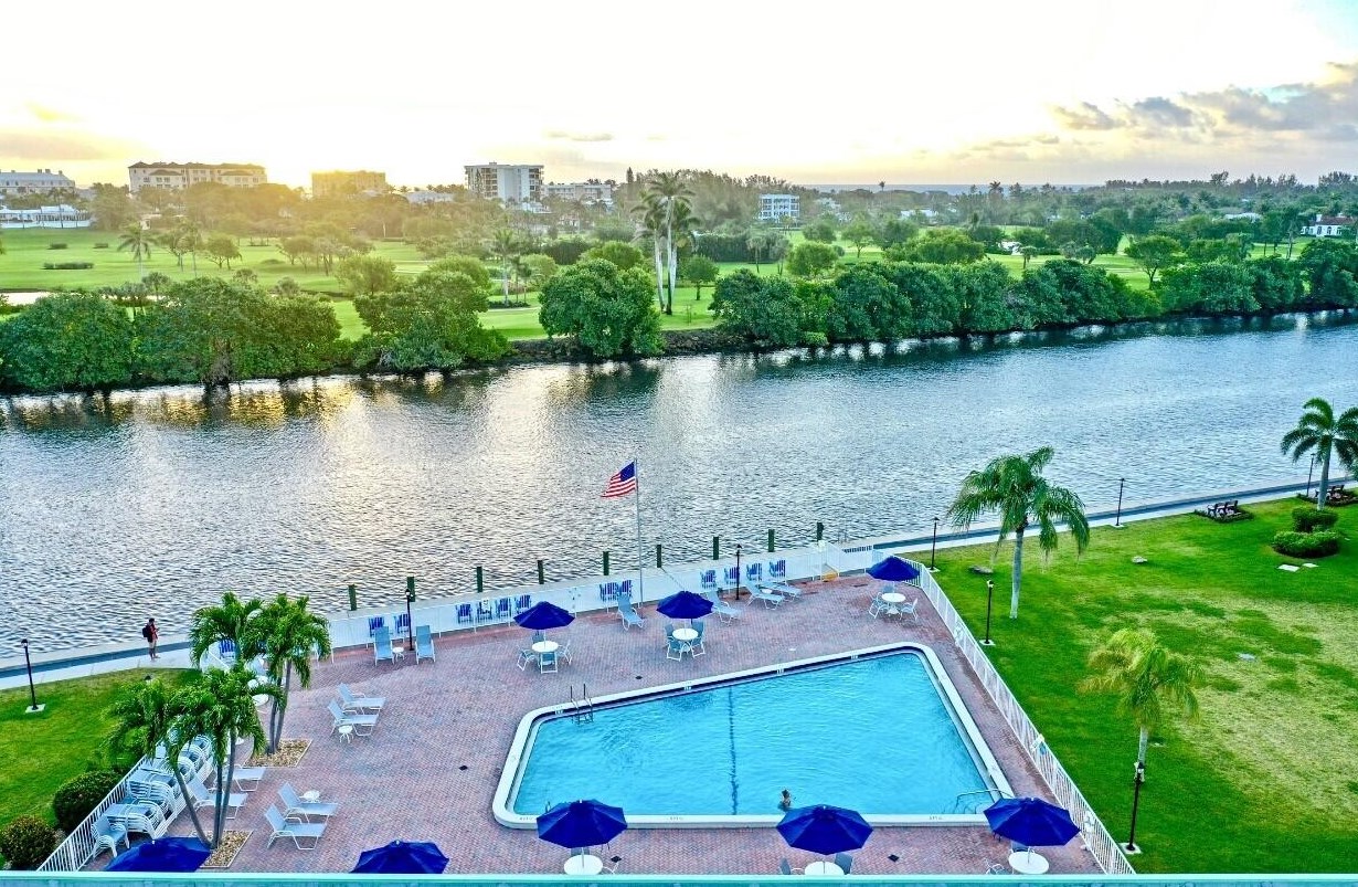 20 Colonial Club Dr, Boynton Beach FL 33435-8364 exterior