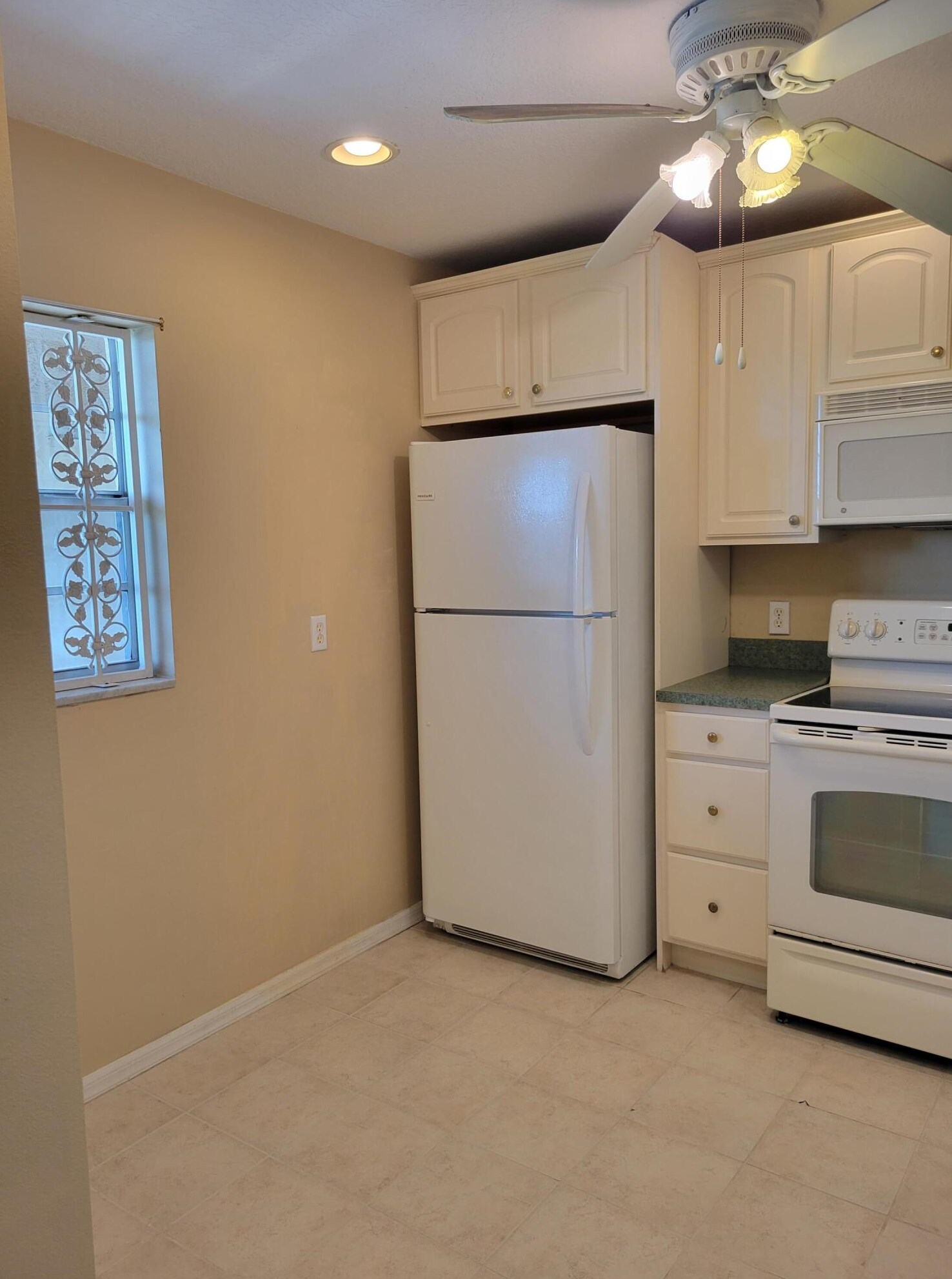 2600 Ne 1st Ln Apt 402, Boynton Beach, FL 33435