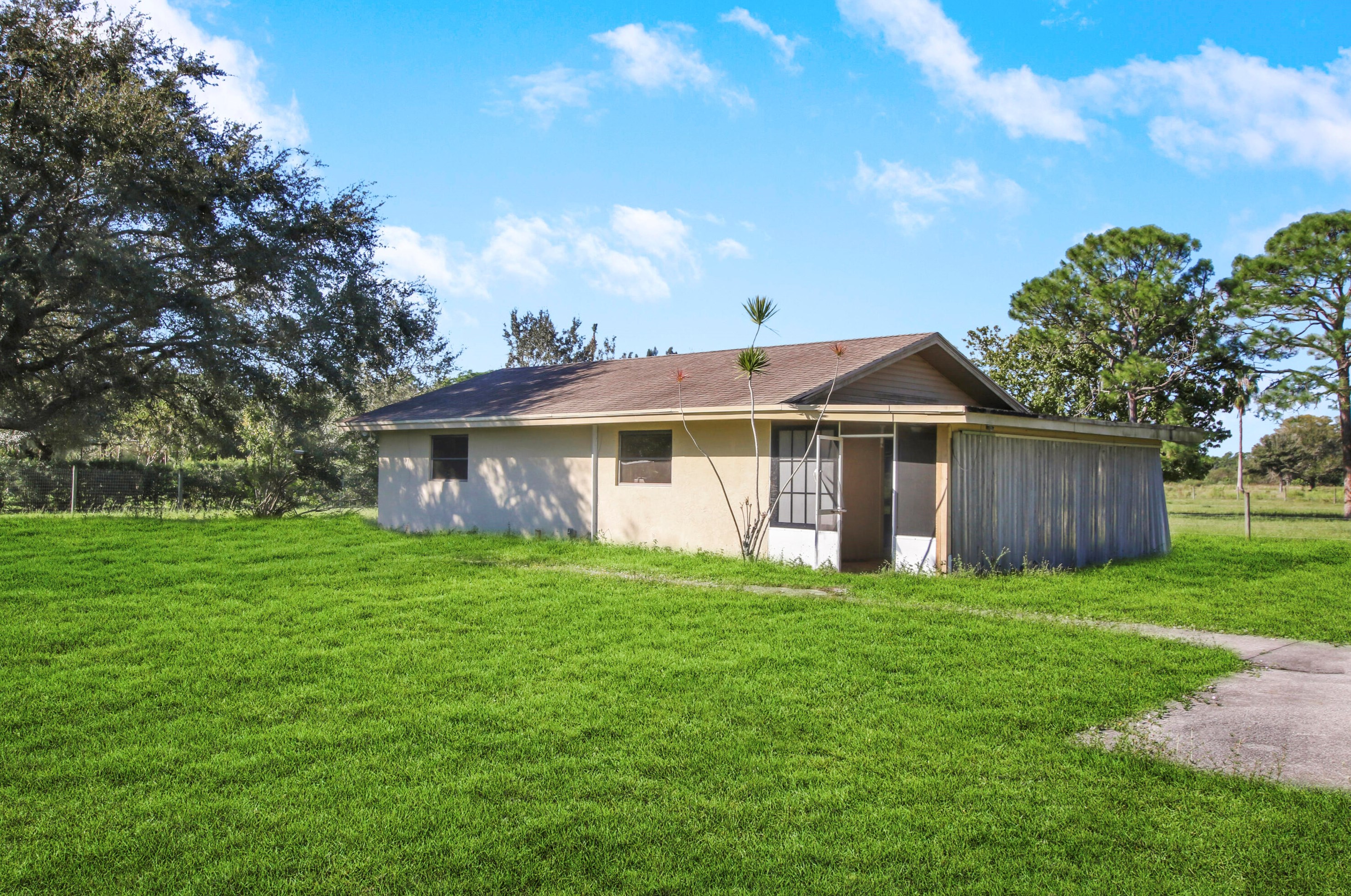 13688 Flora Ave, Hobe Sound, FL 33455-9740