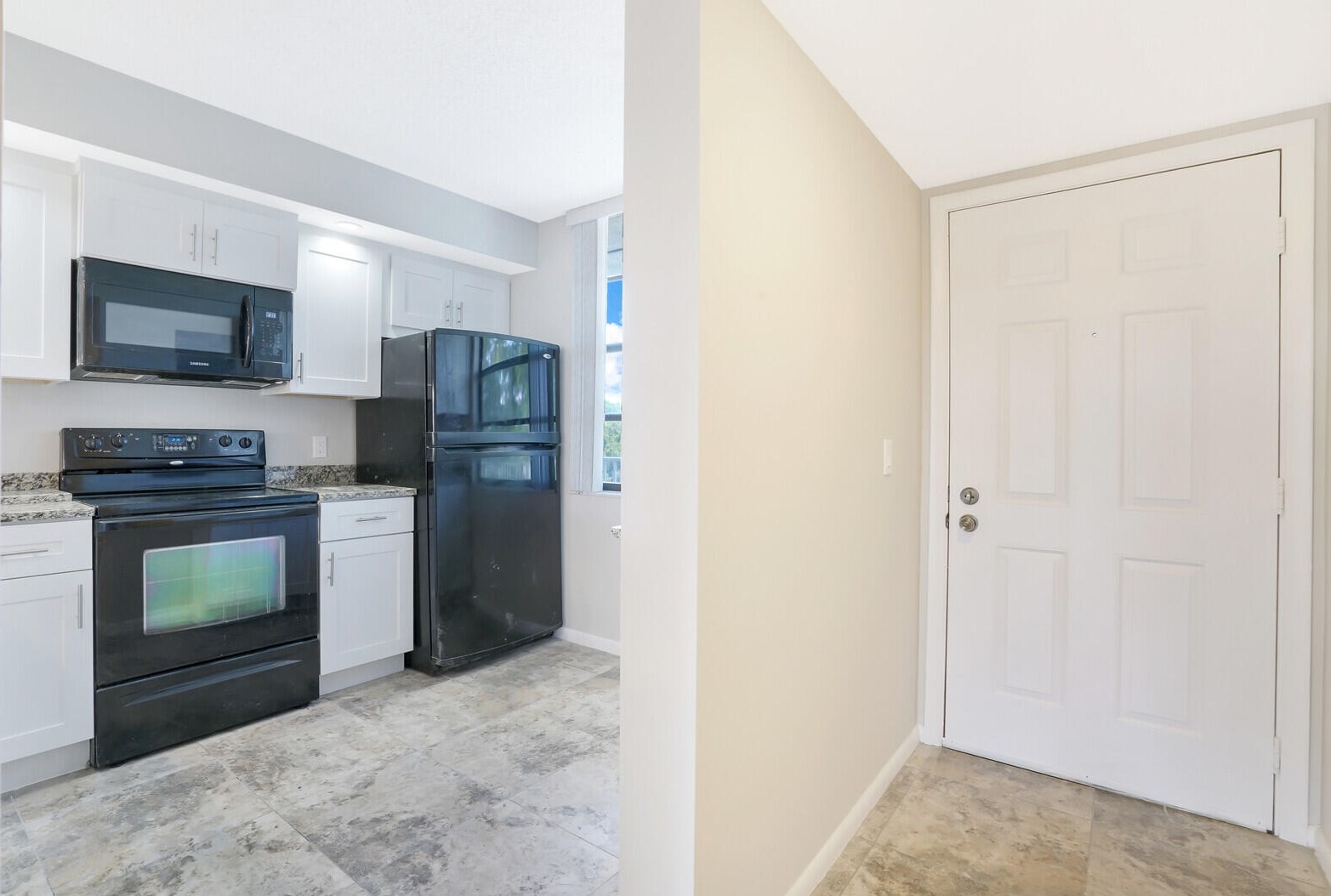 3636 Whitehall Dr #401, West Palm Beach, FL 33401