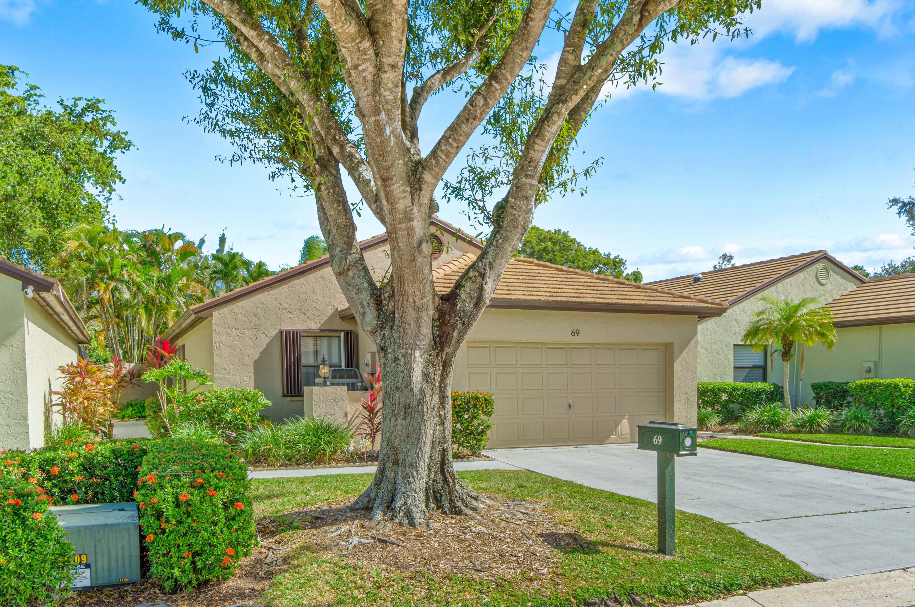 69 Ironwood Way, West Palm Beach, FL 33418-3742