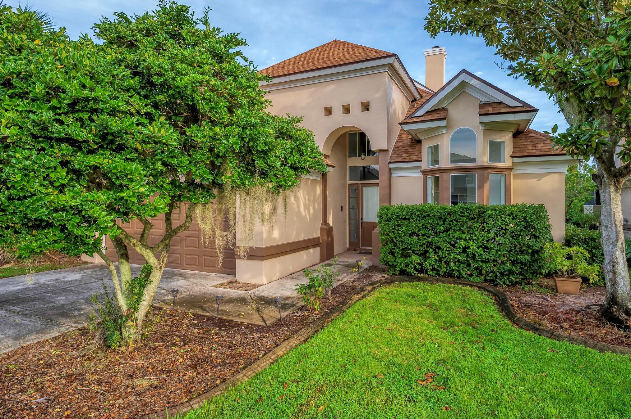 30085 Island Club Dr, Tavares, FL 32778