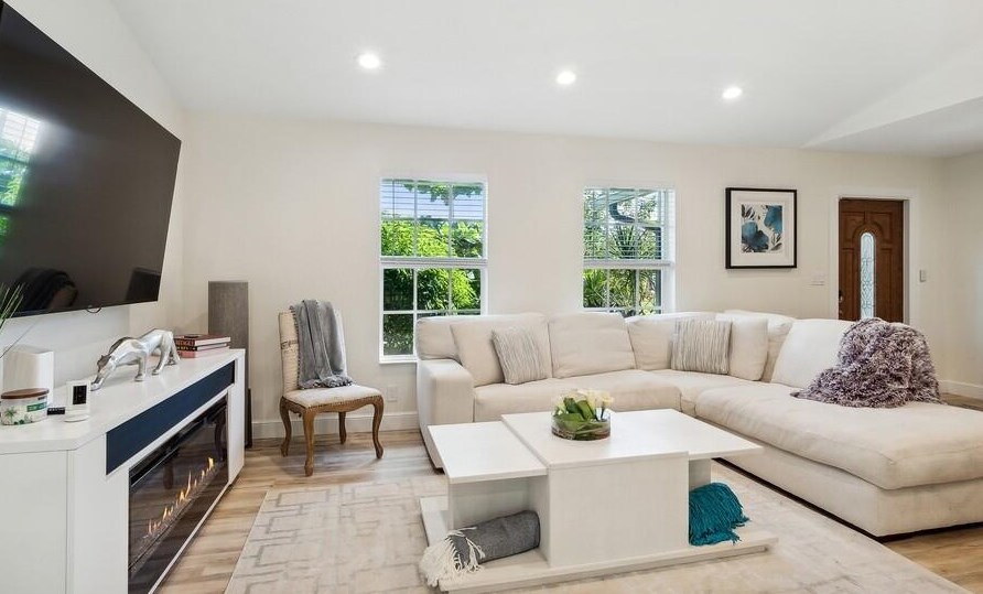 1207 Larch Way, West Palm Beach, FL 33414