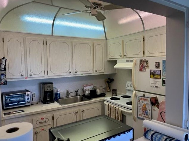 408 Brighton J, Boca Raton FL  33434-4811 exterior