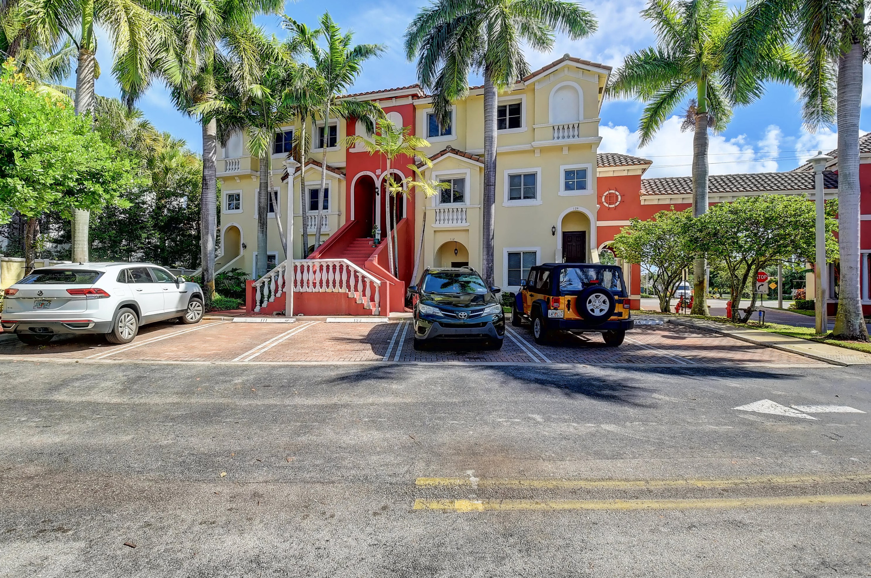 124 Bayfront Dr, Boynton Beach, FL 33435