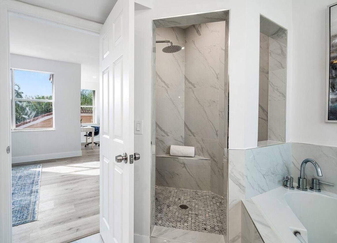 1110 Oysterwood St, Hollywood FL  33019-4846 exterior