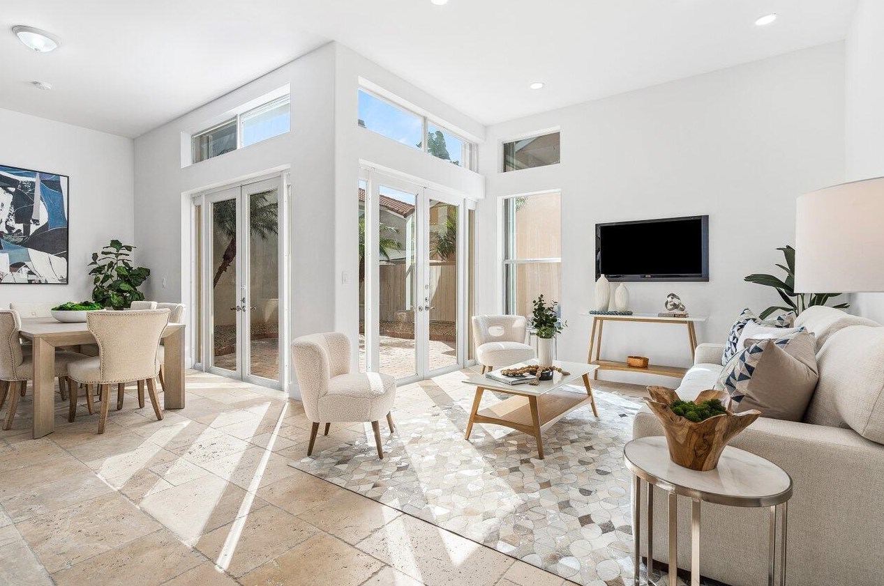 1110 Oysterwood St, Hollywood FL  33019-4846 exterior