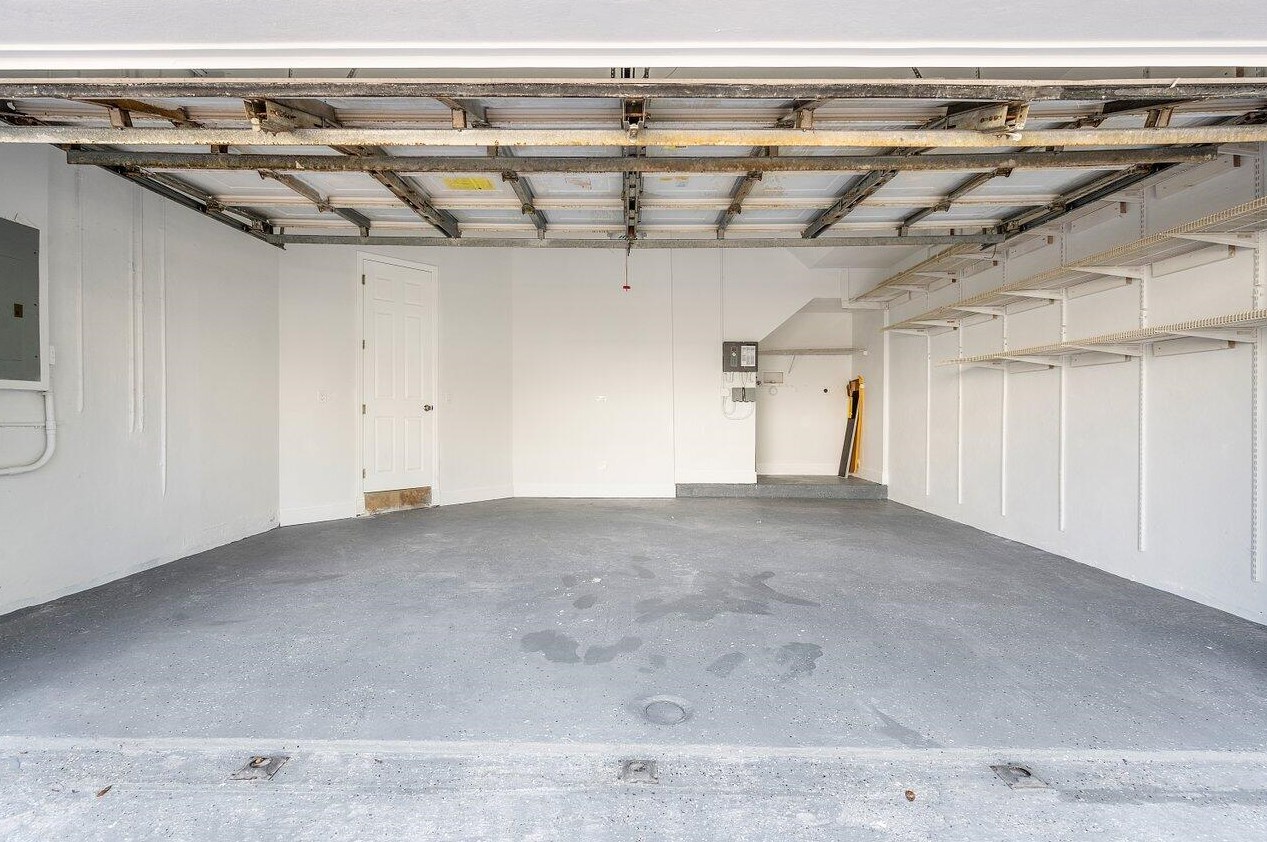 1110 Oysterwood St, Hollywood FL  33019-4846 exterior