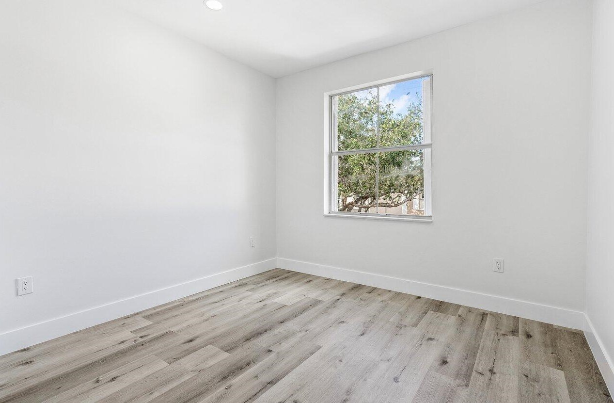 1110 Oysterwood St, Hollywood FL  33019-4846 exterior