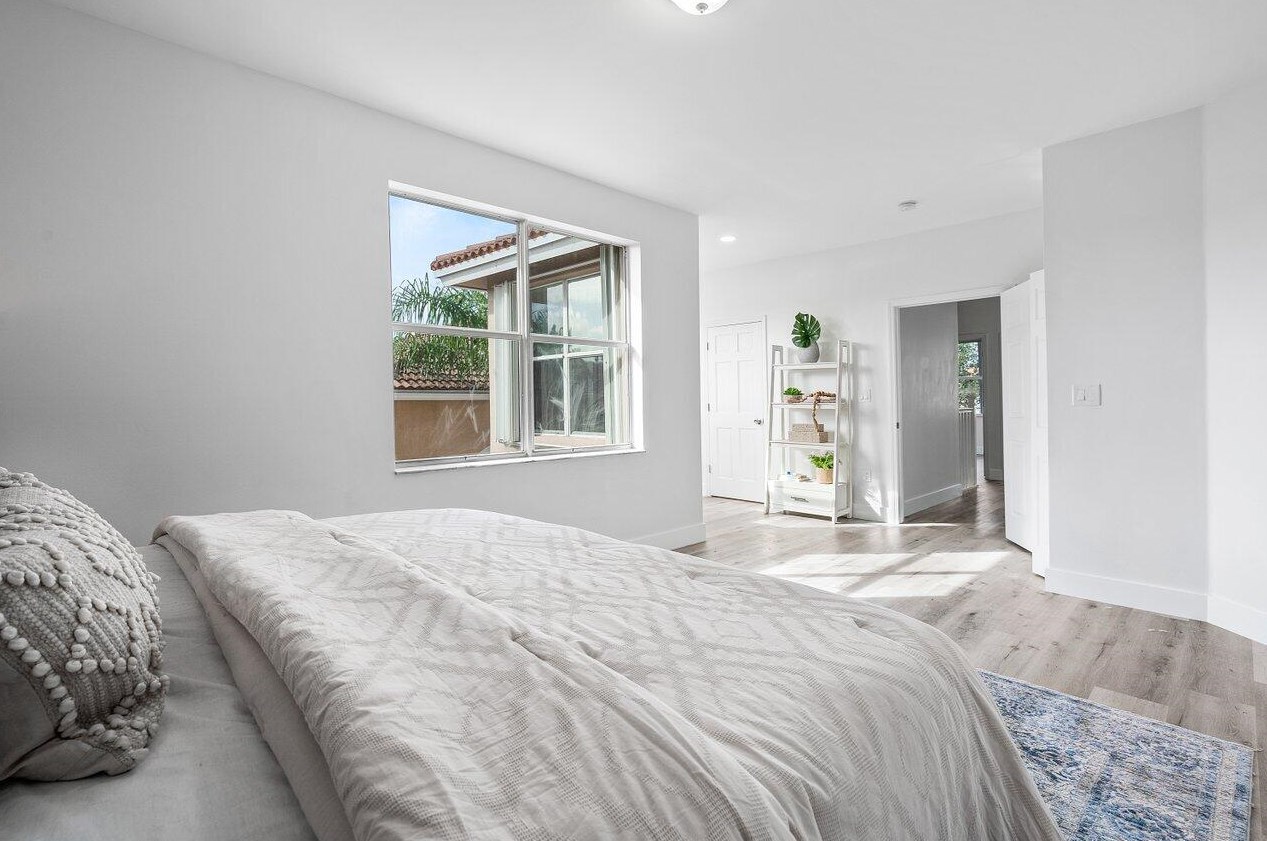 1110 Oysterwood St, Hollywood FL  33019-4846 exterior