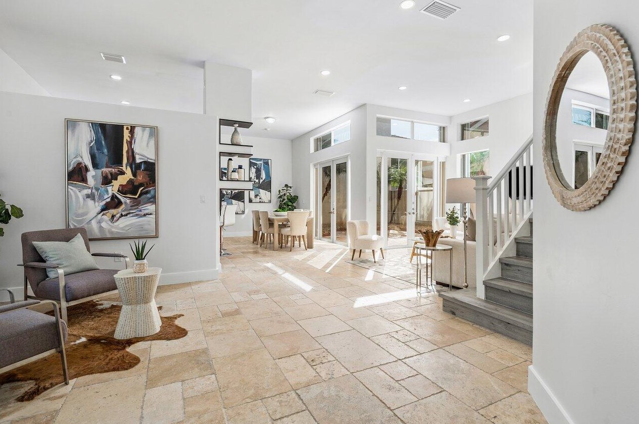 1110 Oysterwood St, Hollywood FL  33019-4846 exterior