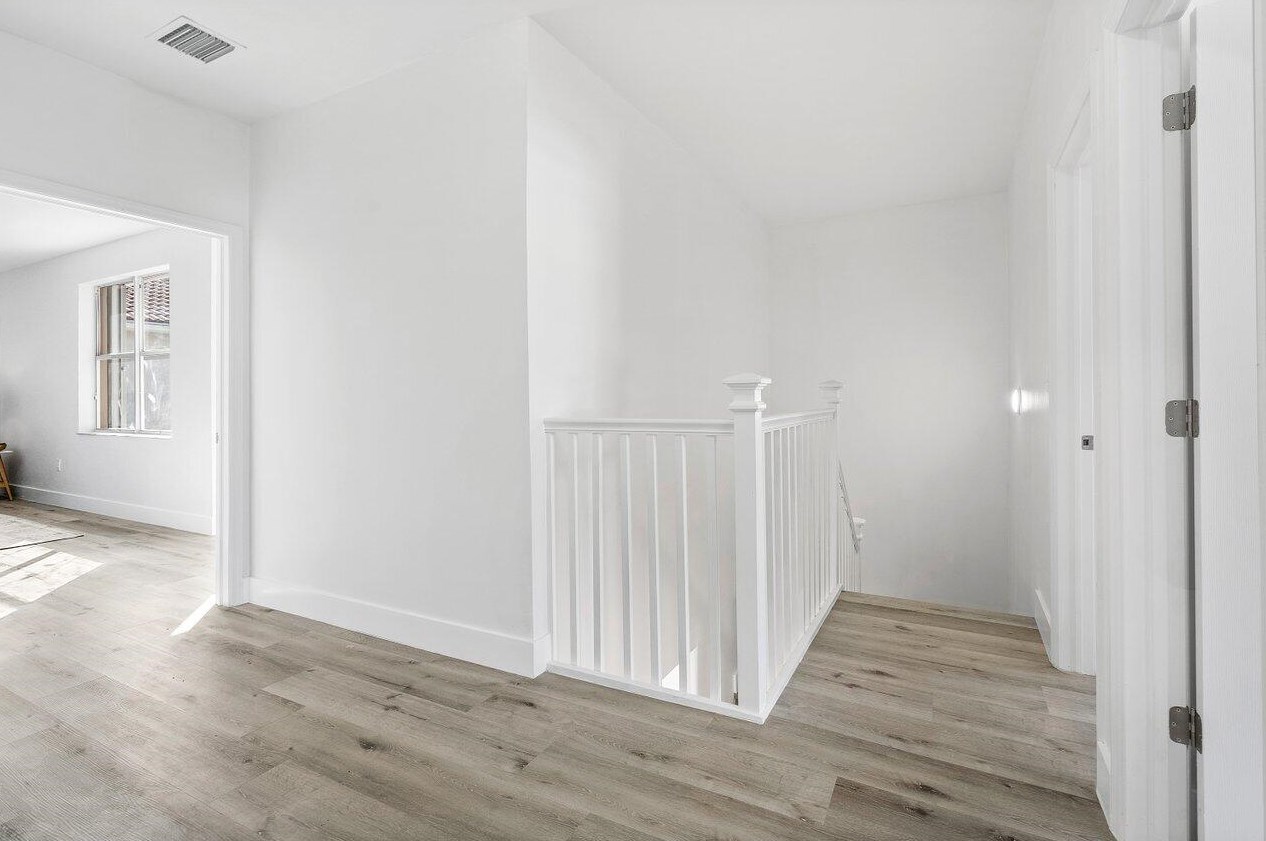 1110 Oysterwood St, Hollywood FL  33019-4846 exterior