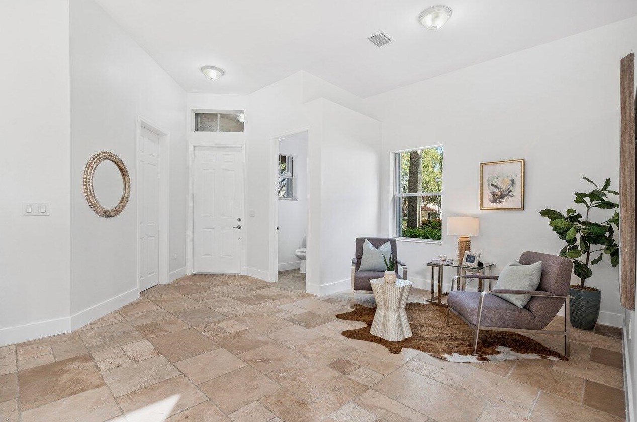 1110 Oysterwood St, Hollywood FL  33019-4846 exterior