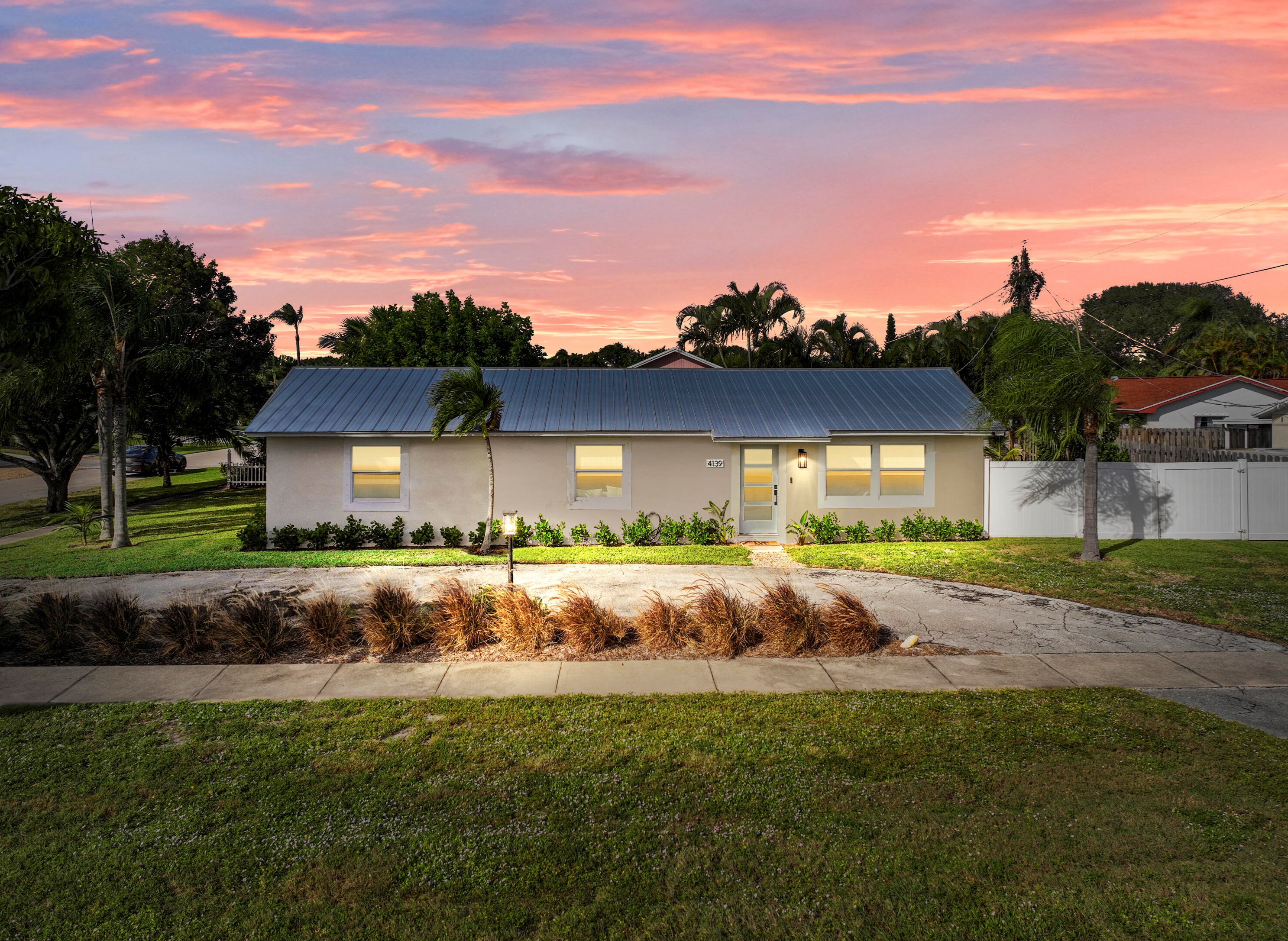4139 Russell St, Jupiter FL  33469-2631 exterior