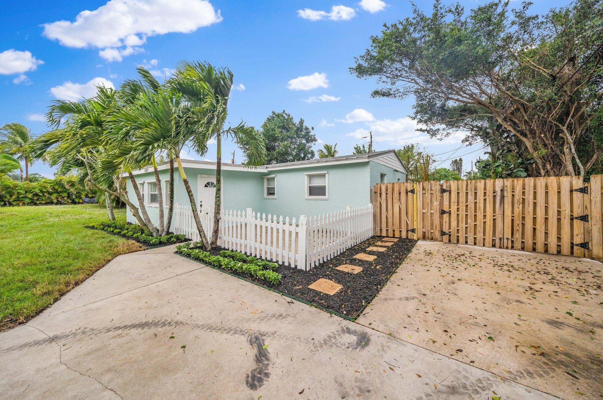 5889 Williamson Rd, Jupiter, FL 33458-3423