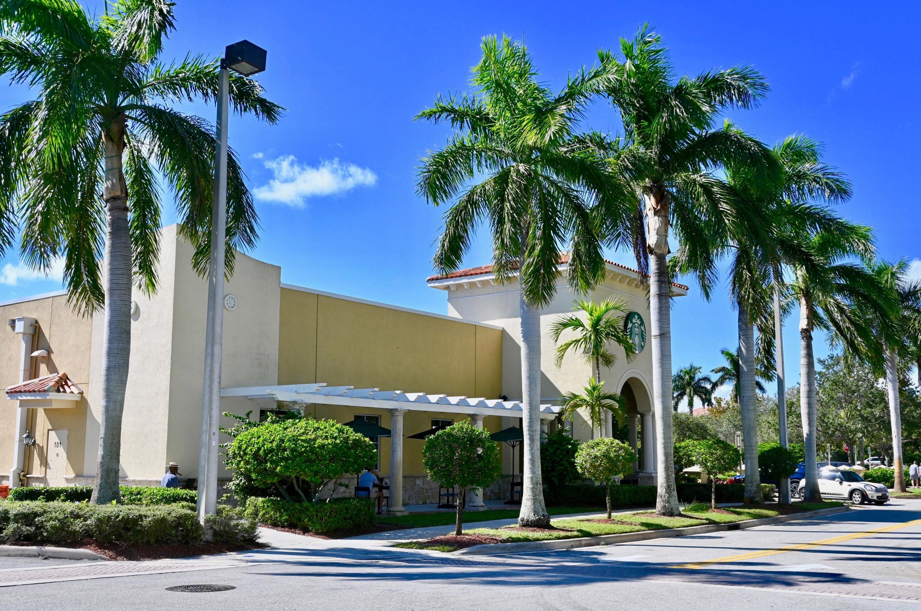 135 Seagrape Dr, Jupiter FL  15104-7886 exterior
