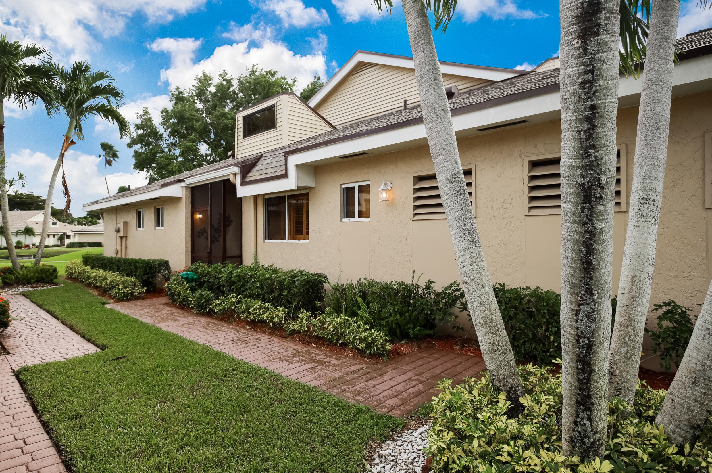 6860 Fountains Cir, Lake Worth, FL 33467-5719