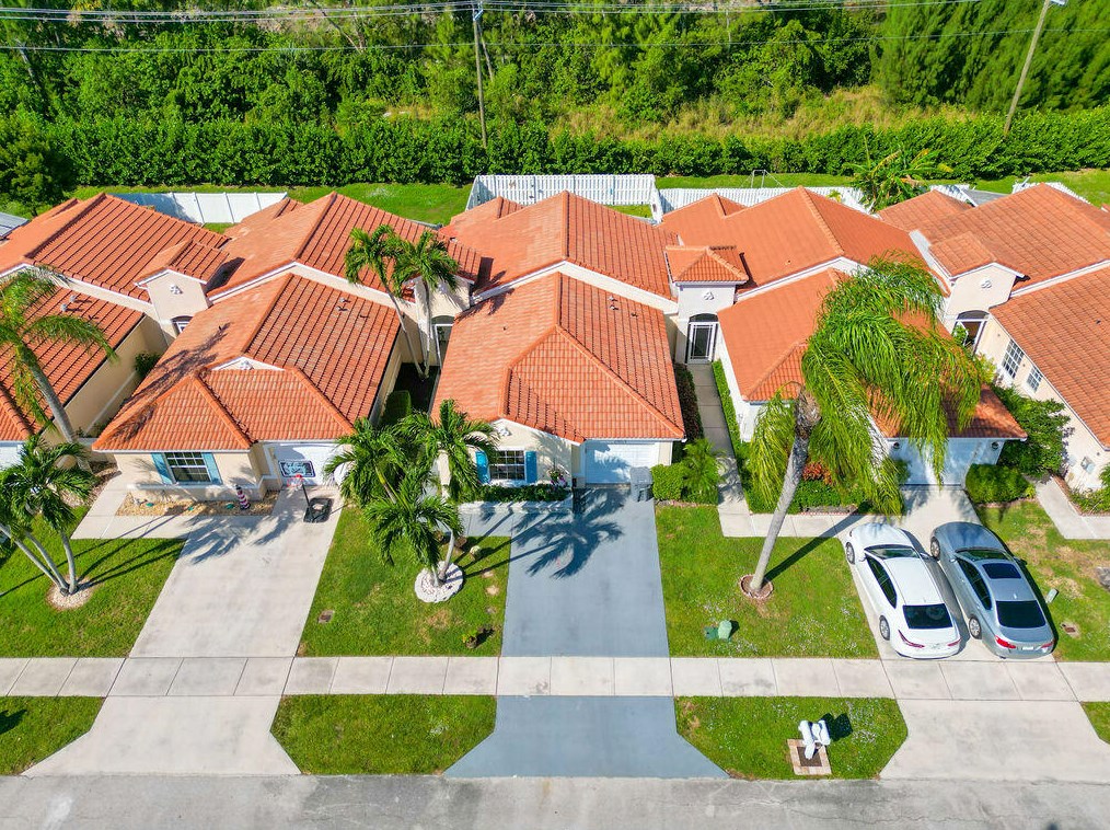 7469 Edisto Dr, Lake Worth, FL 33467-7534