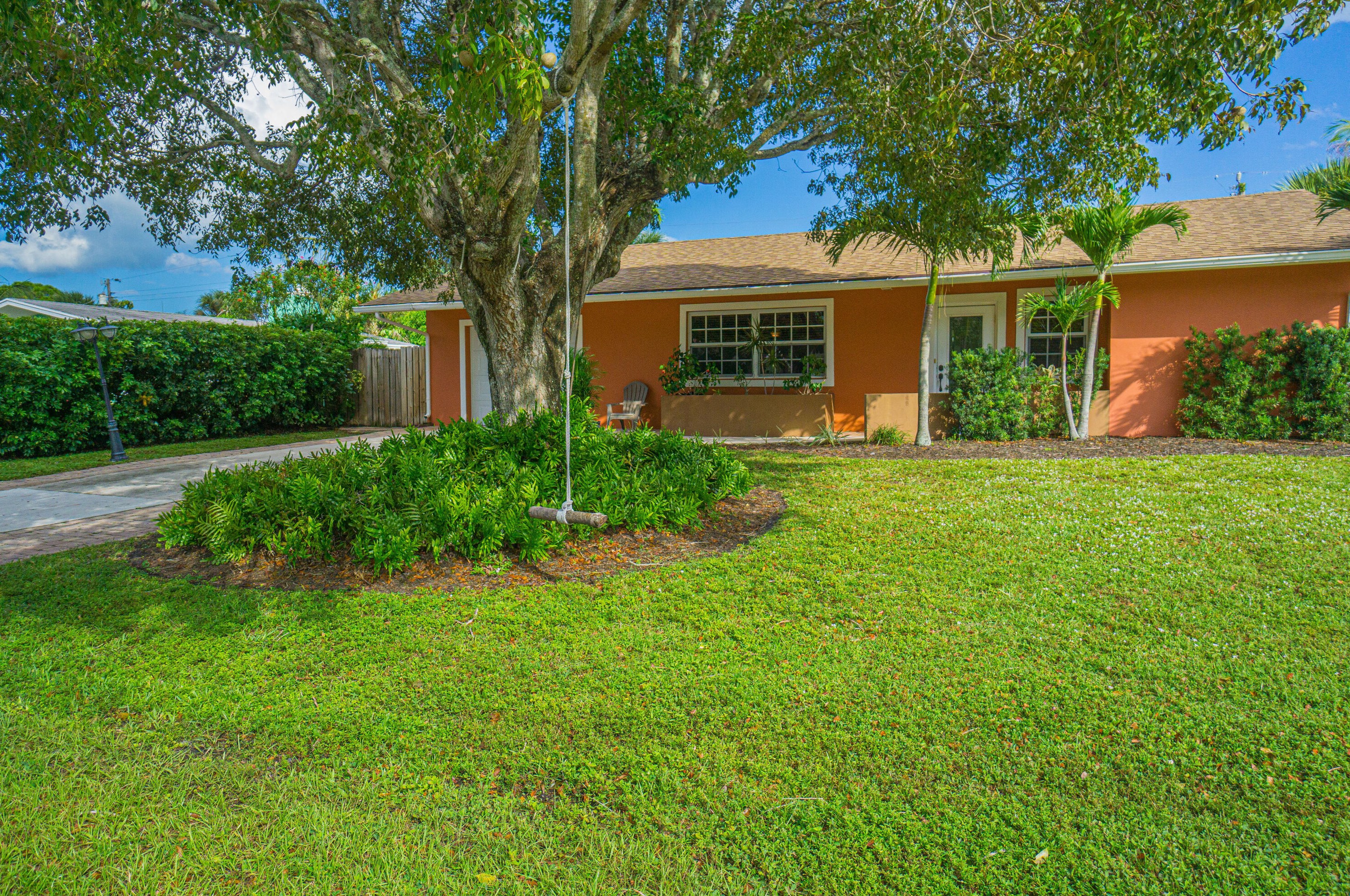 418 Erie Dr, Jupiter, FL 33458-4216