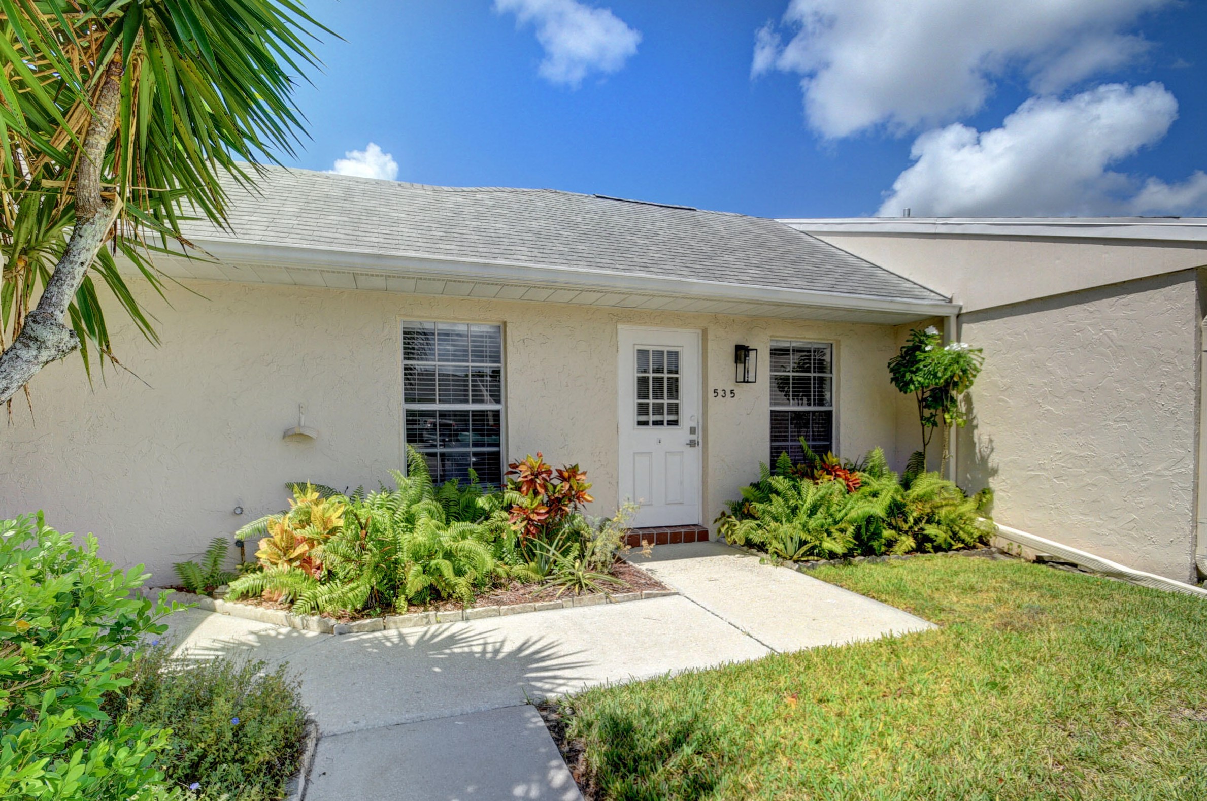 535 Franconia Cir, Lake Worth, FL 33467