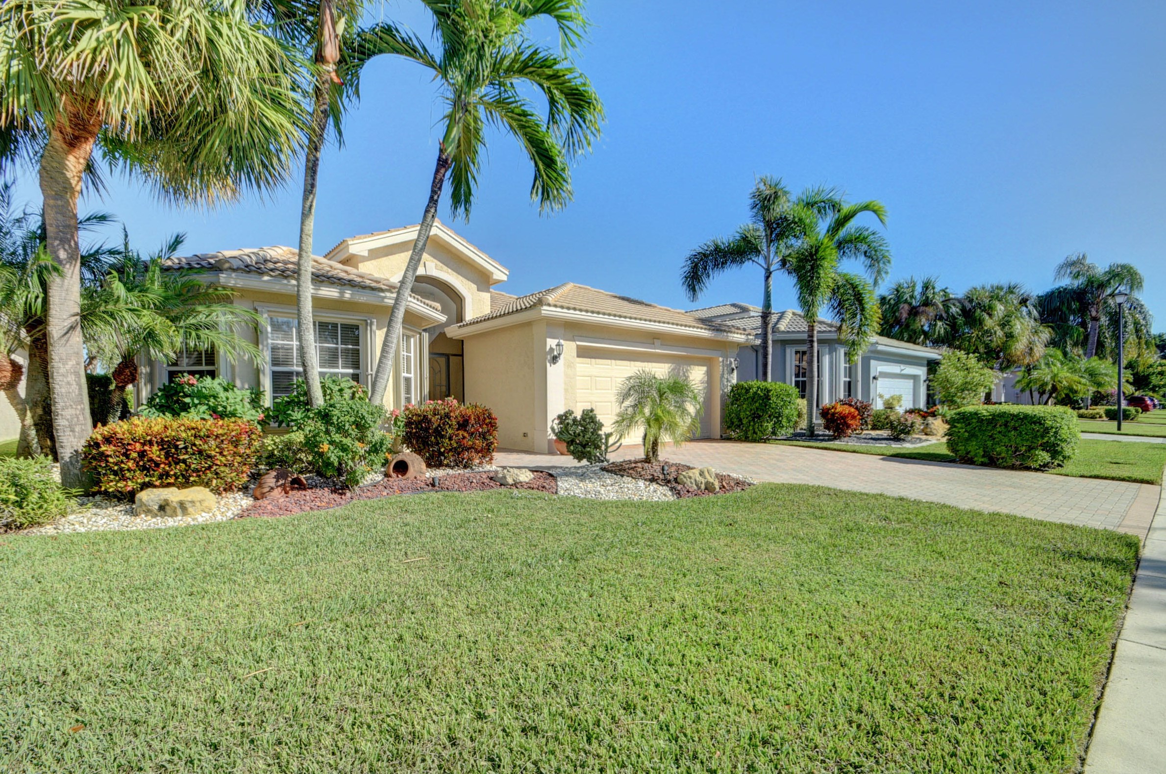 8217 Sandpiper Glen Dr, Lake Worth, FL 33467-6947