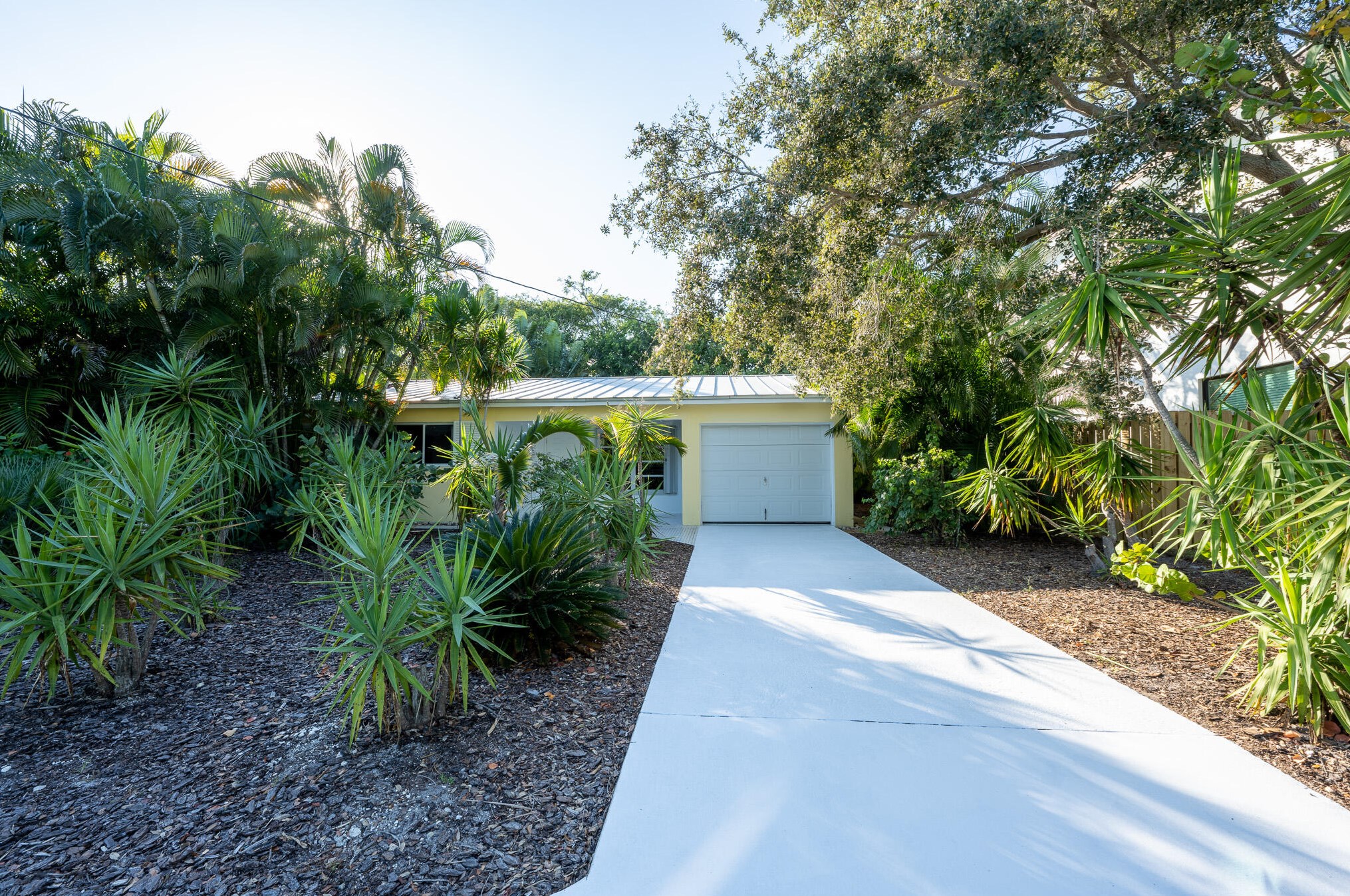 1507 Lakeside Dr, Lake Worth, FL 33460-1921