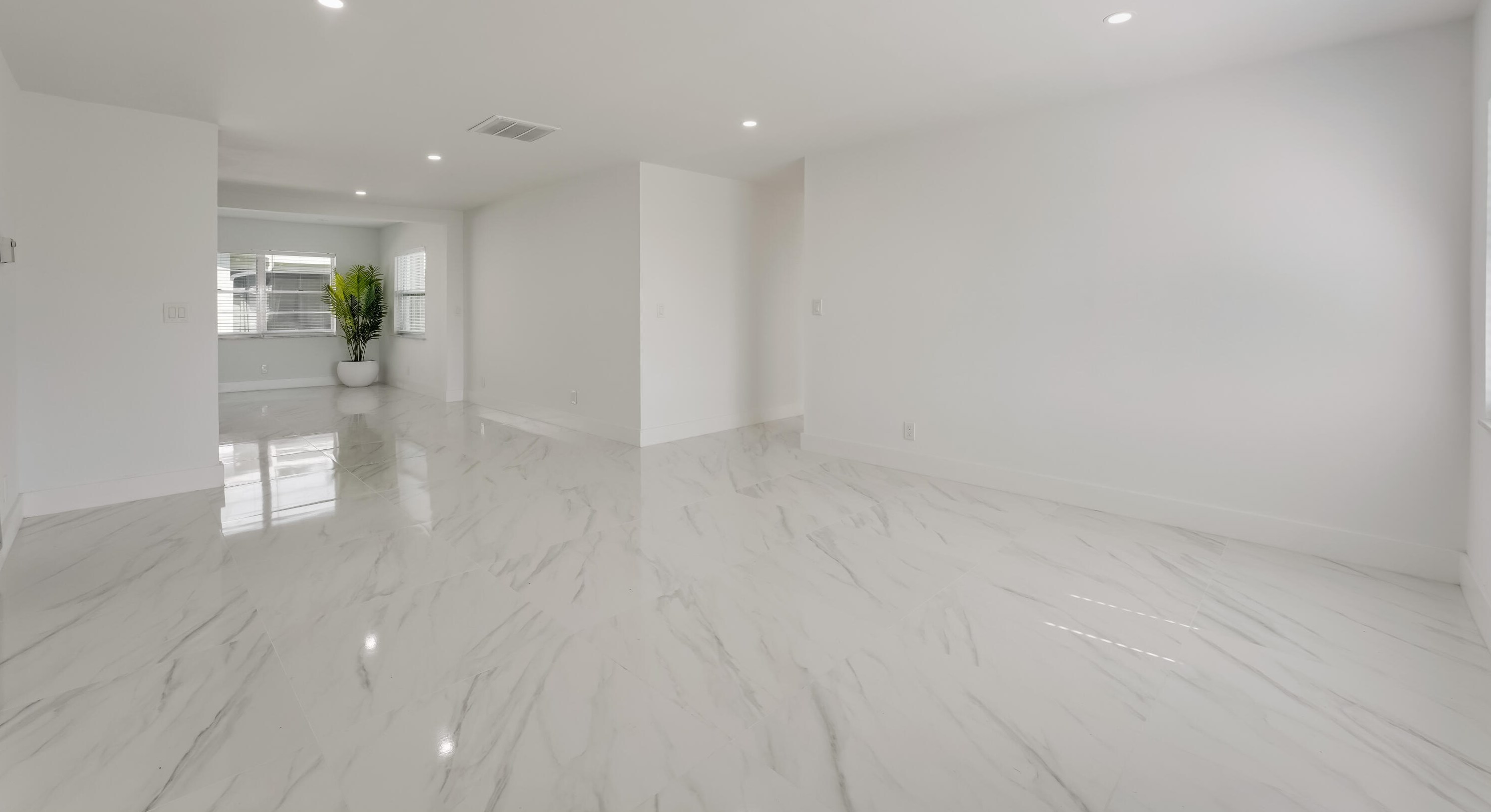 2083 13 Ter, Boynton Beach FL 33426-5837 exterior